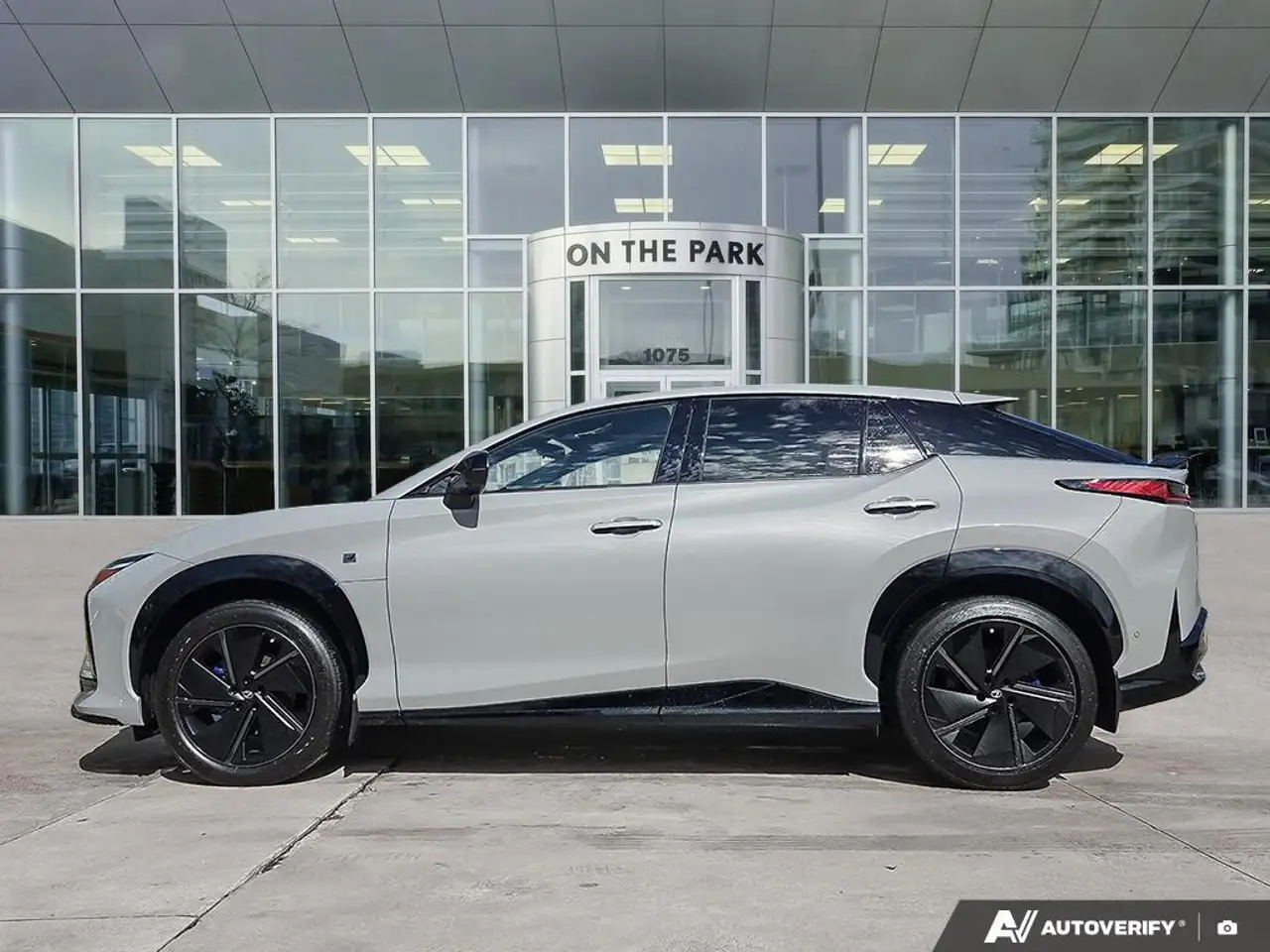 Lexus RZ снимка Lexus RZ