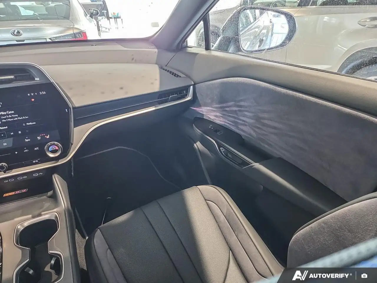 Lexus RZ снимка Lexus RZ