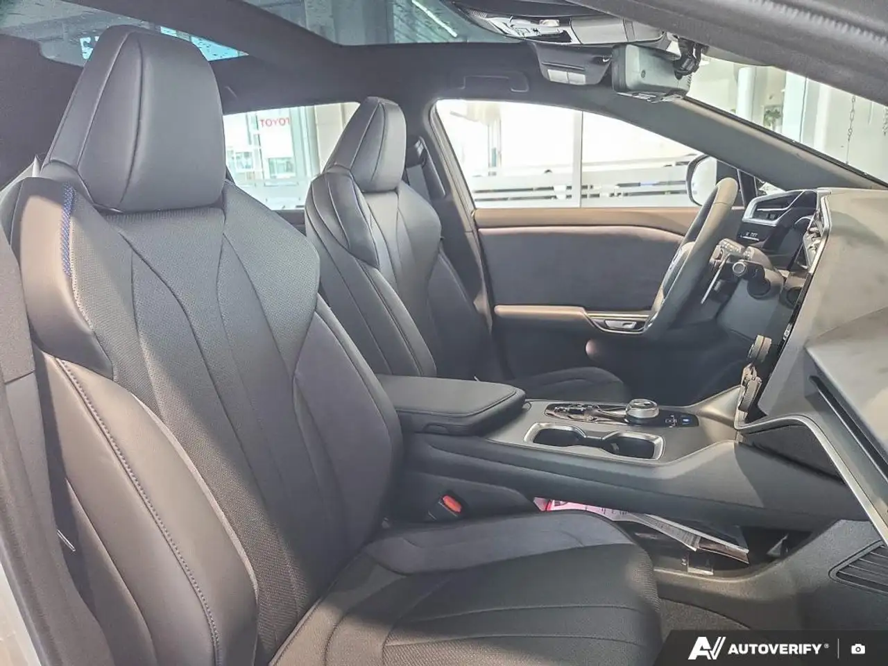 Lexus RZ снимка Lexus RZ