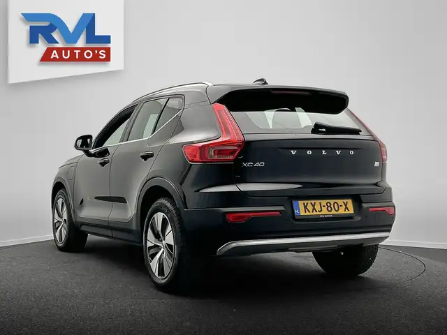 Volvo XC40 view 3