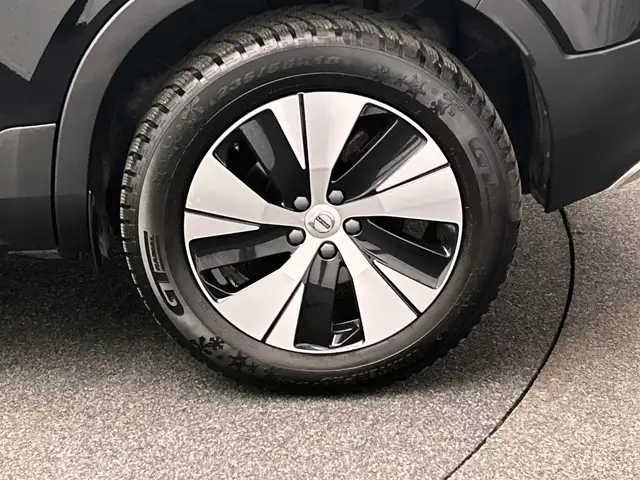Volvo XC40 view 27