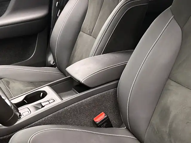 Volvo XC40 view 29