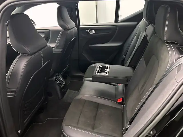 Volvo XC40 view 15
