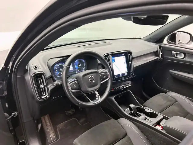 Volvo XC40 view 10