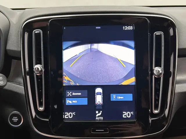 Volvo XC40 view 11