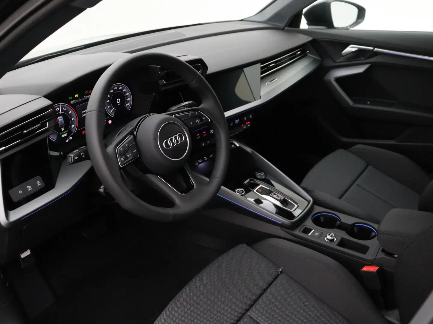 Audi A3 Sportback Advanced edition 40 TFSI e 150 kW / 204 Zwart - 2