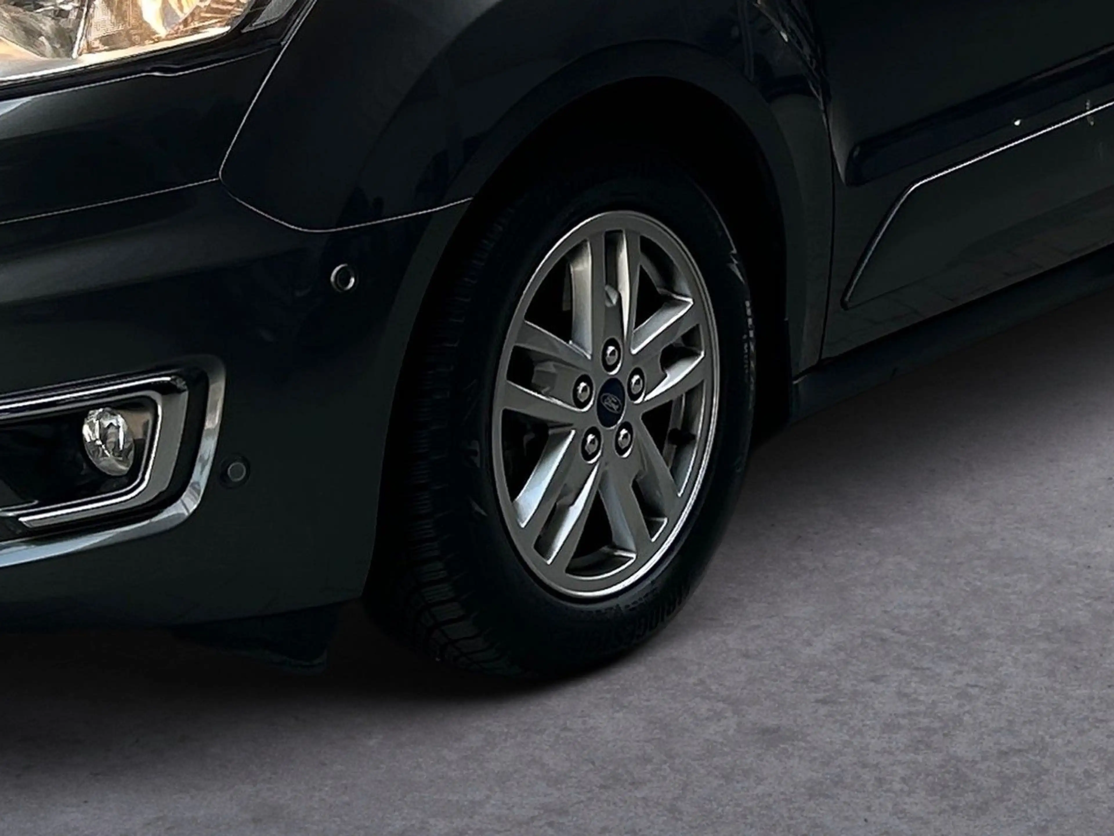 Ford Grand Tourneo Connect Titanium — photo 6