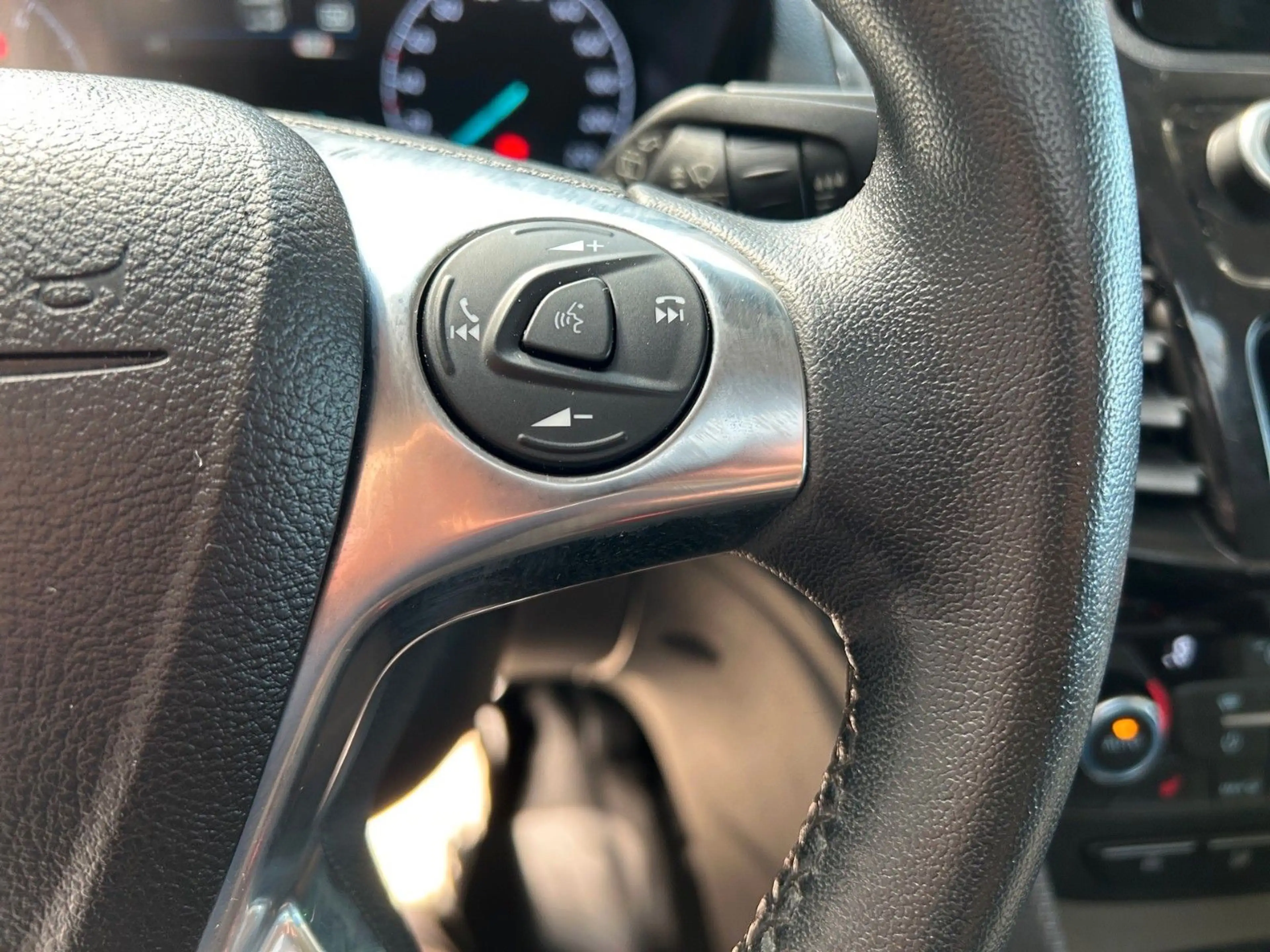 Ford Grand Tourneo Connect Titanium — photo 10