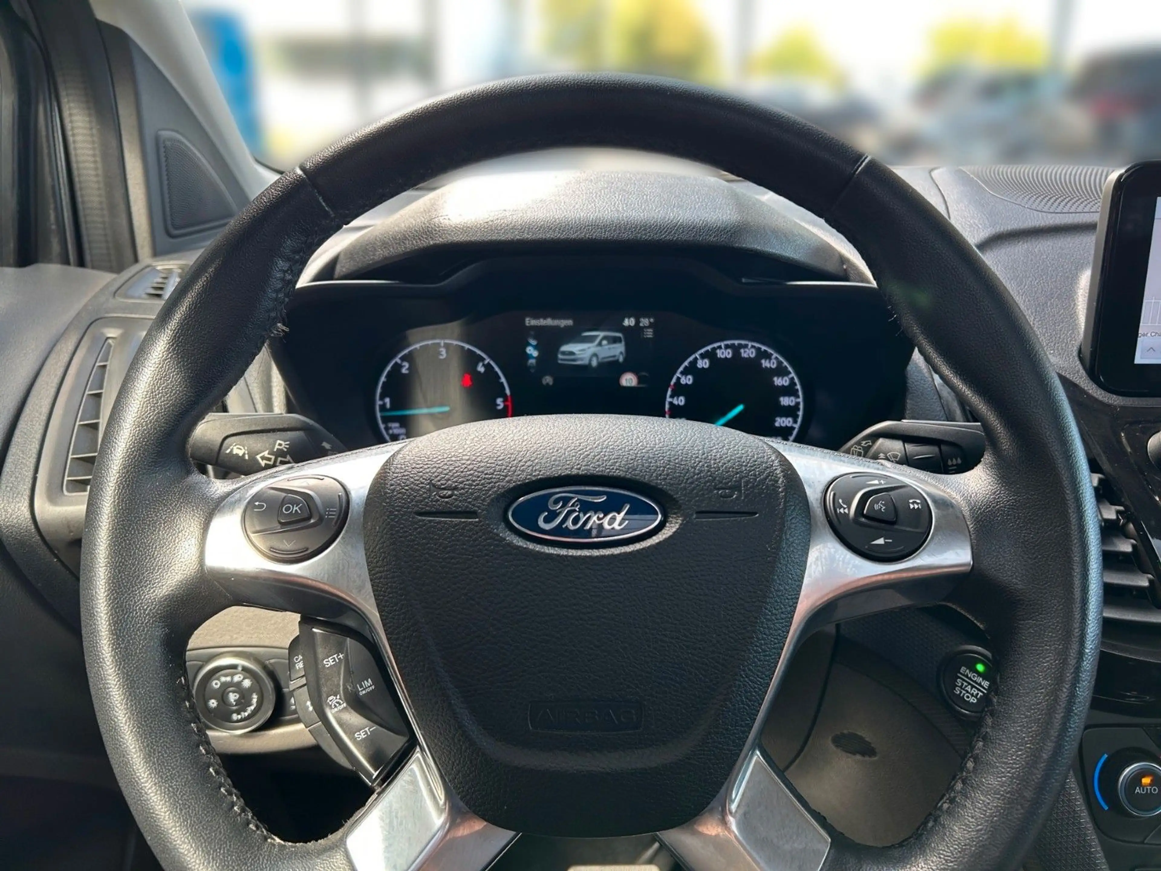 Ford Grand Tourneo Connect Titanium — photo 8