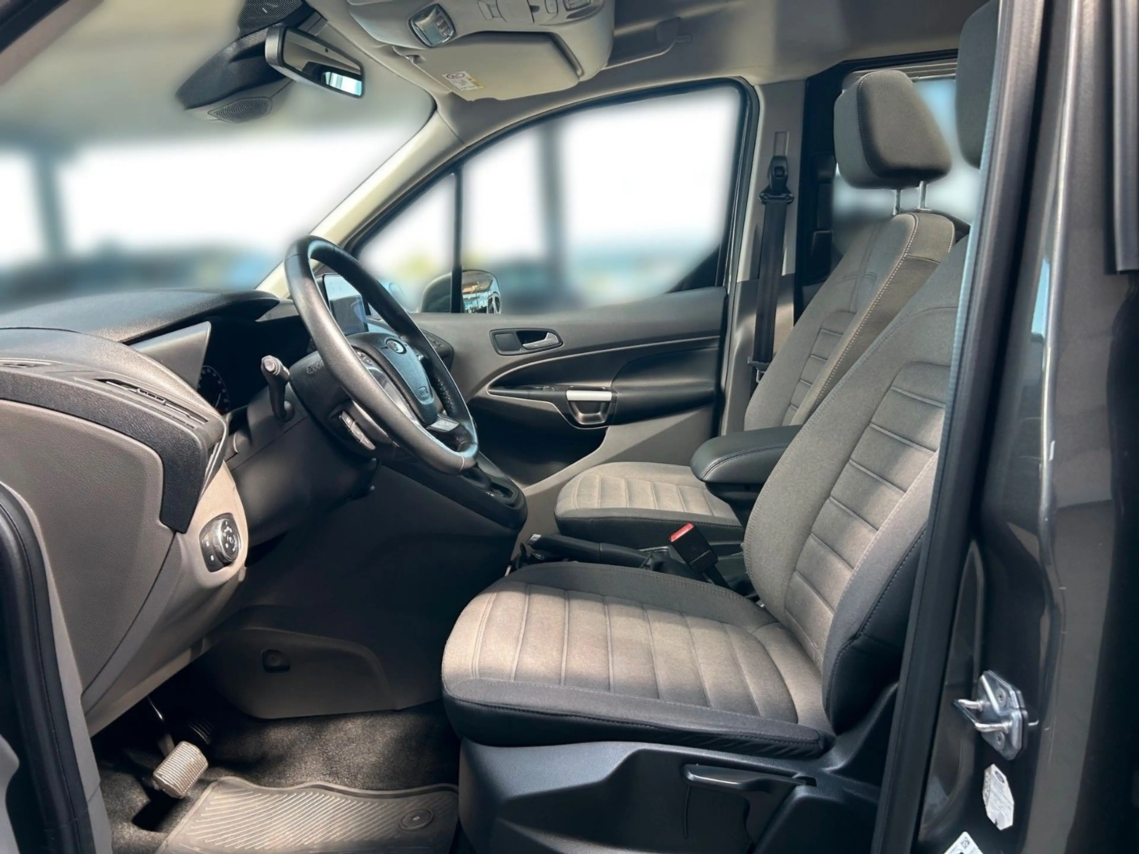 Ford Grand Tourneo Connect Titanium — photo 7