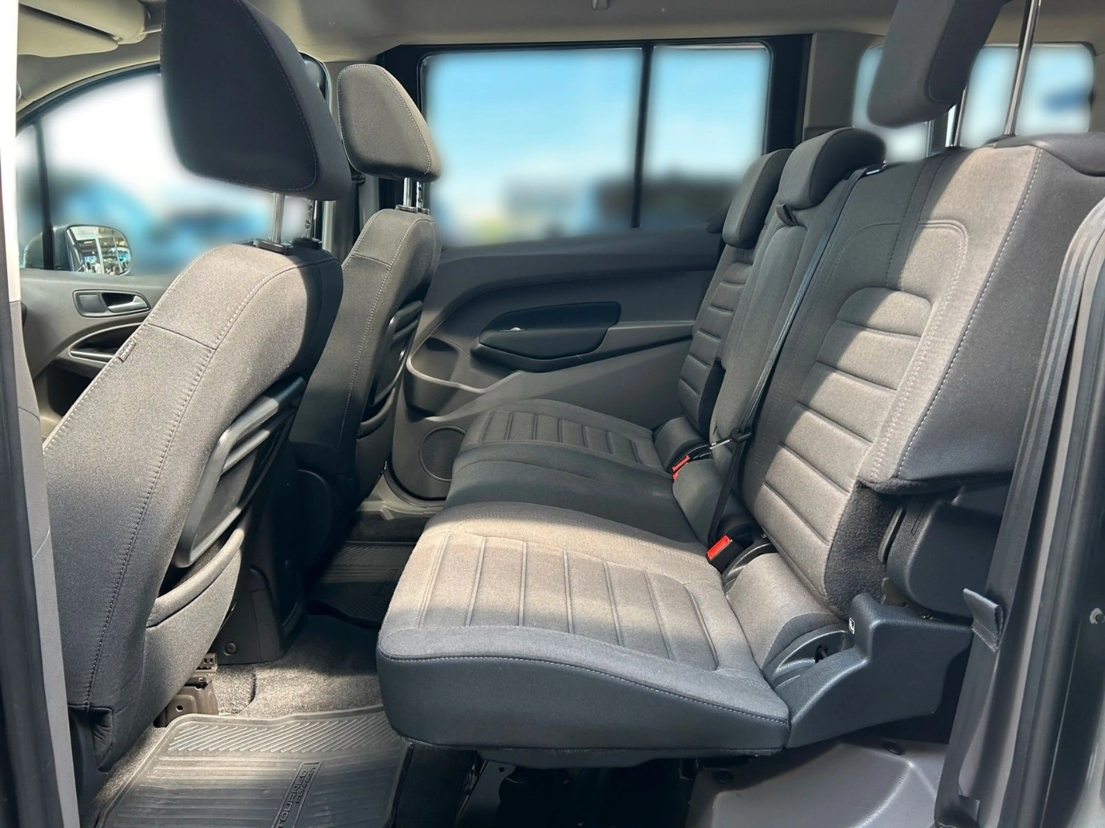 Ford Grand Tourneo Connect Titanium — photo 15