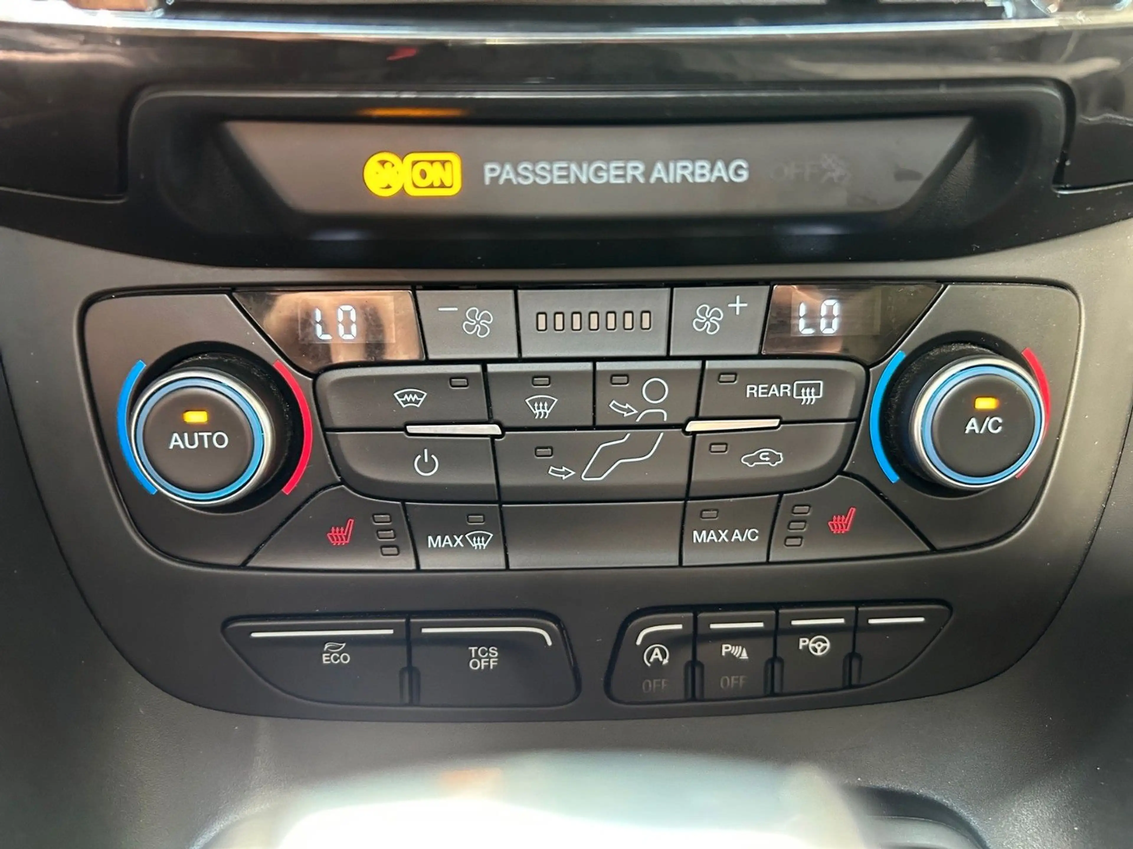 Ford Grand Tourneo Connect Titanium — photo 13