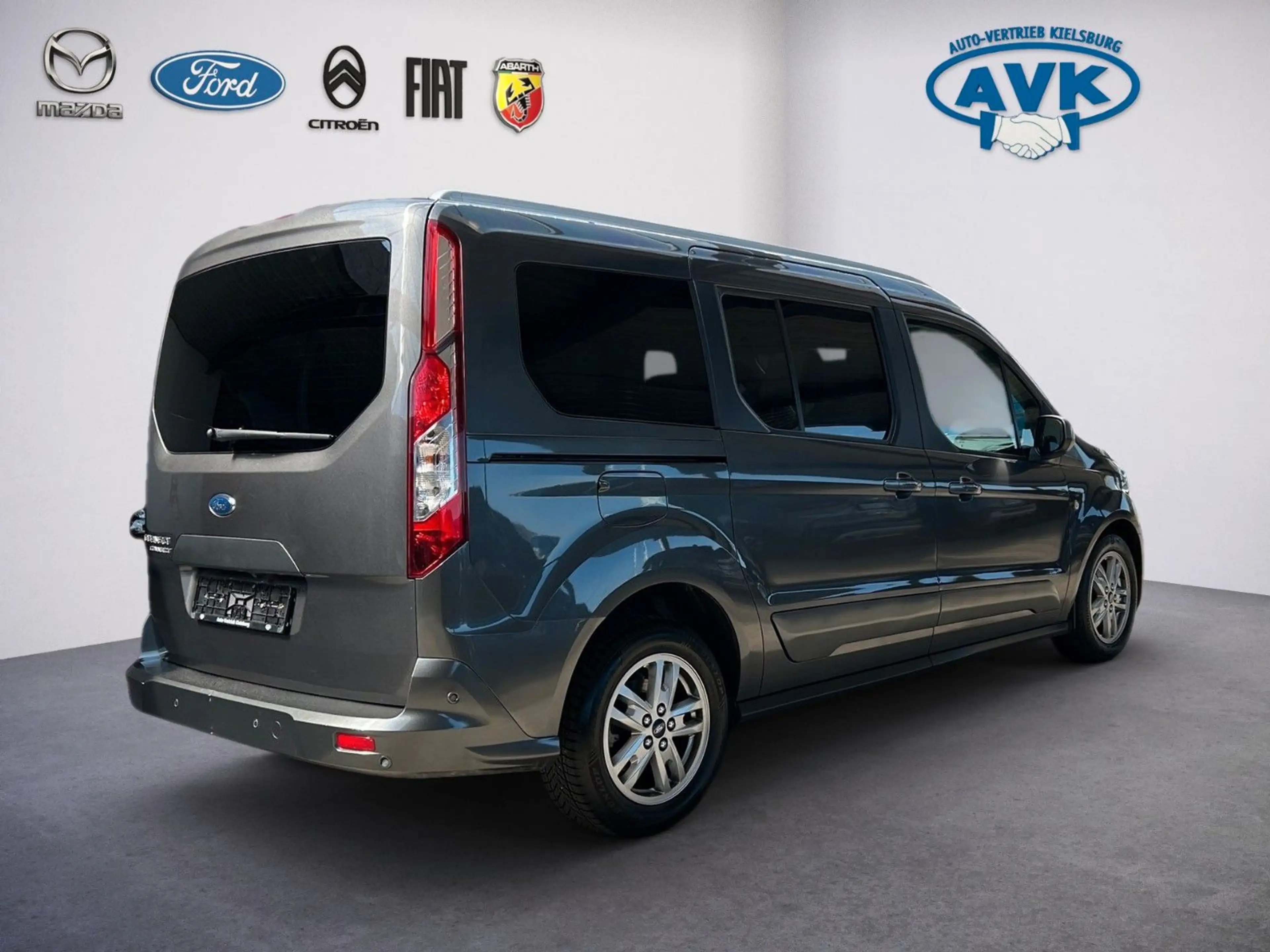 Ford Grand Tourneo Connect Titanium — photo 3