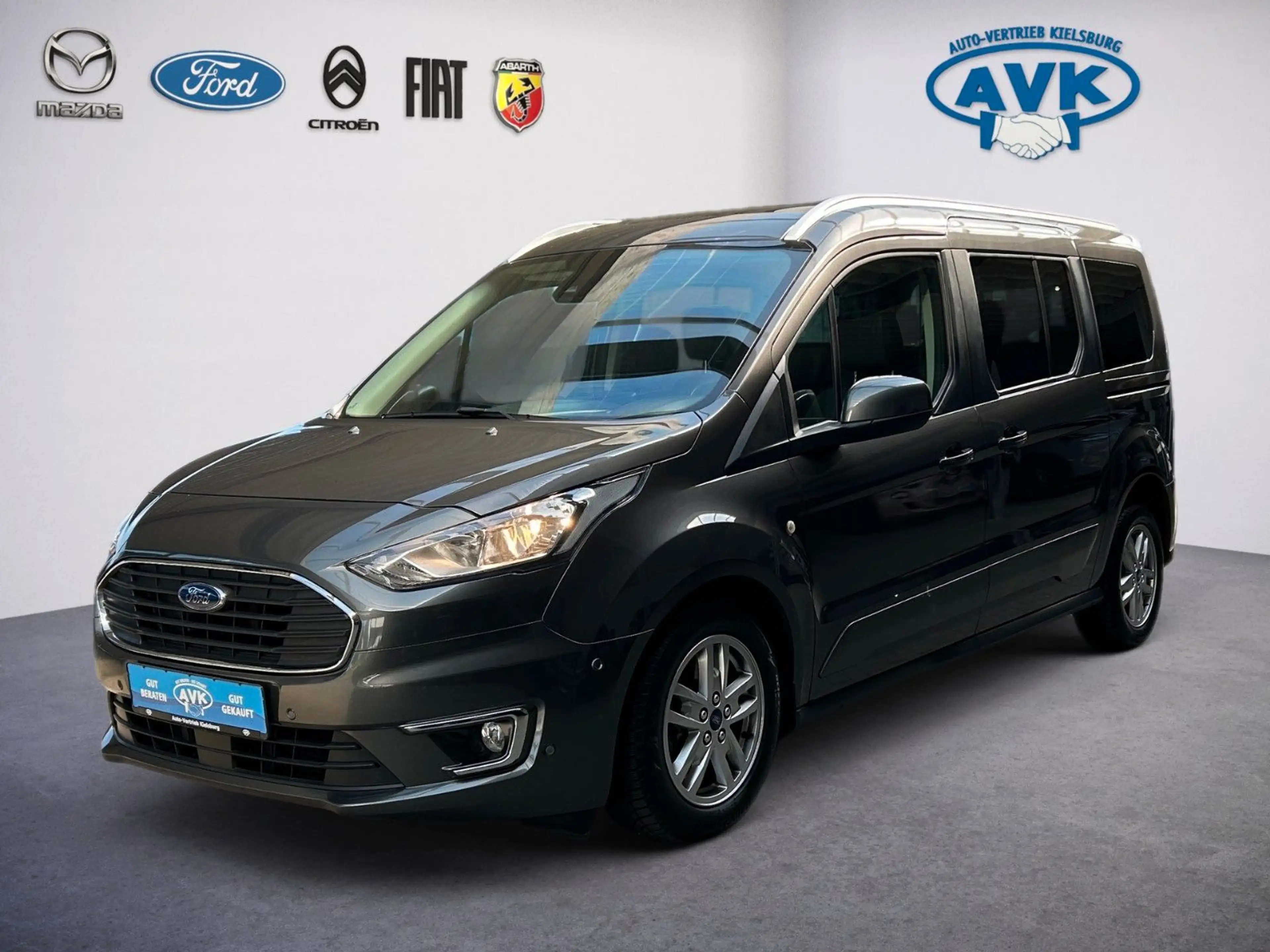 Ford Grand Tourneo Connect Titanium — photo 2
