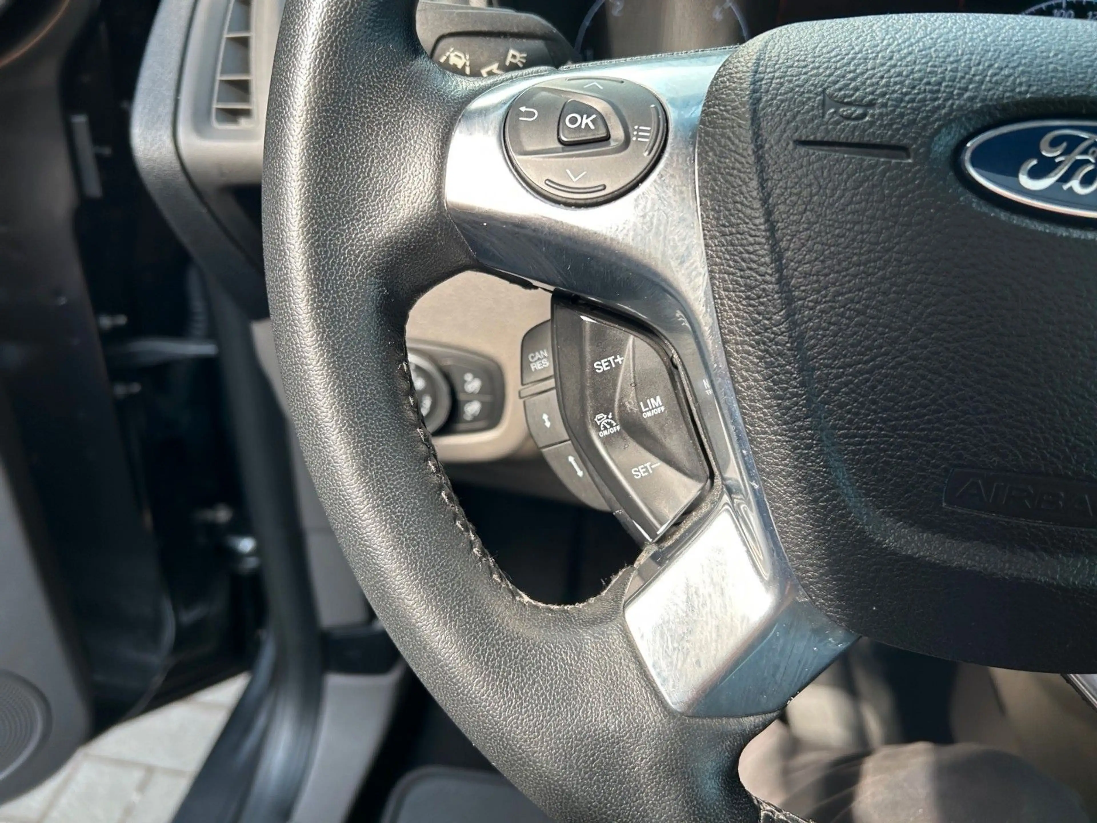 Ford Grand Tourneo Connect Titanium — photo 9