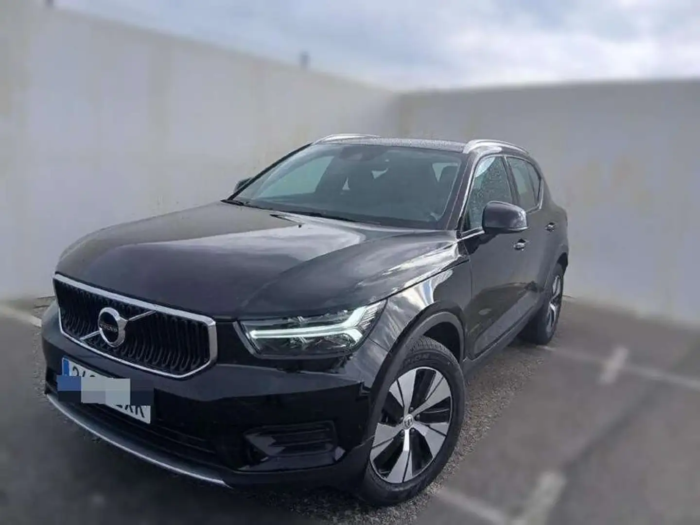 Volvo XC40 T2 Momentum Core Aut. Negro - 1