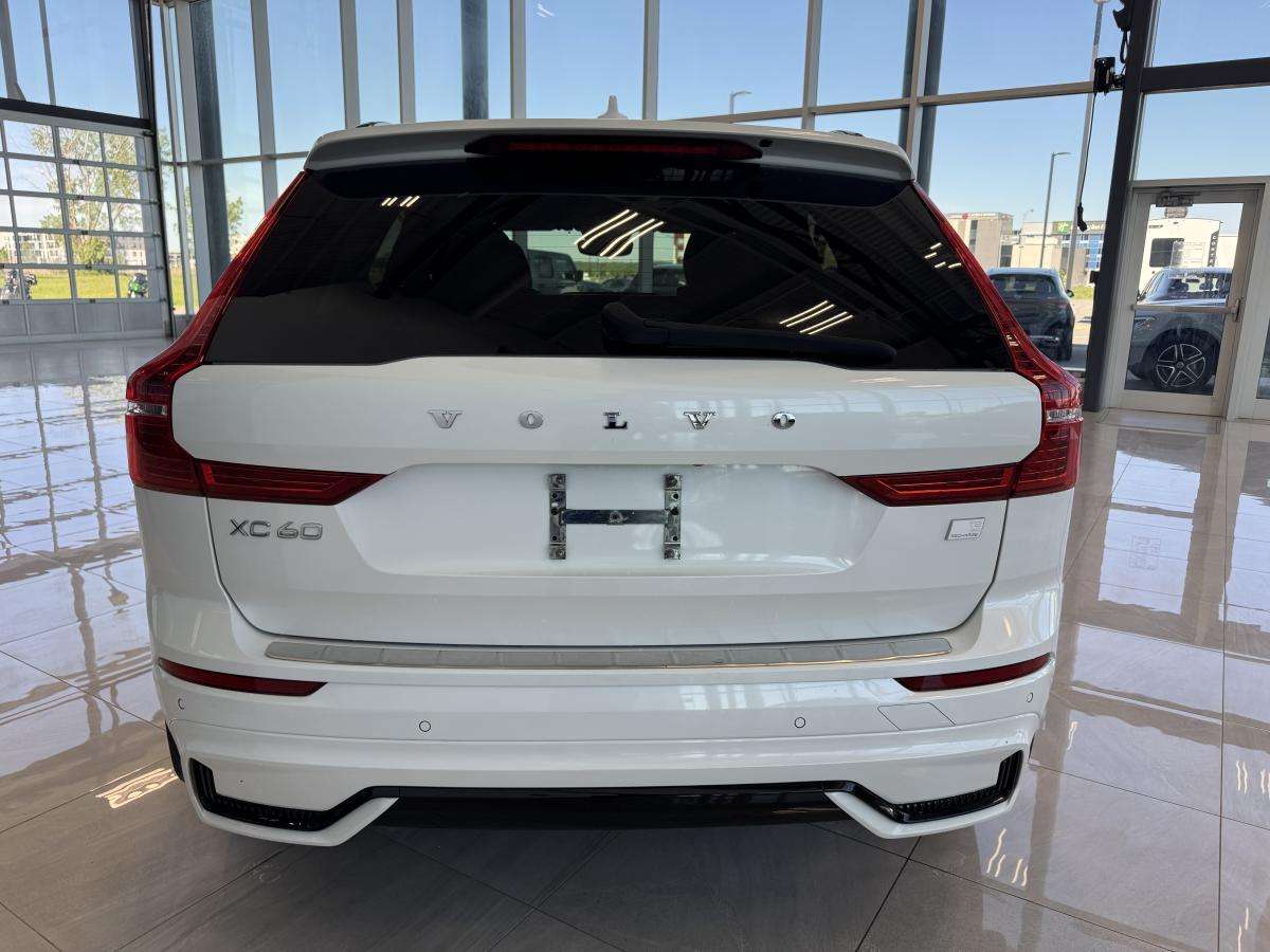 2024 Volvo XC60 T8 PHEV AWD PLUS DARK THEME TOIT PANORAMIQUE CUIR thumb 6