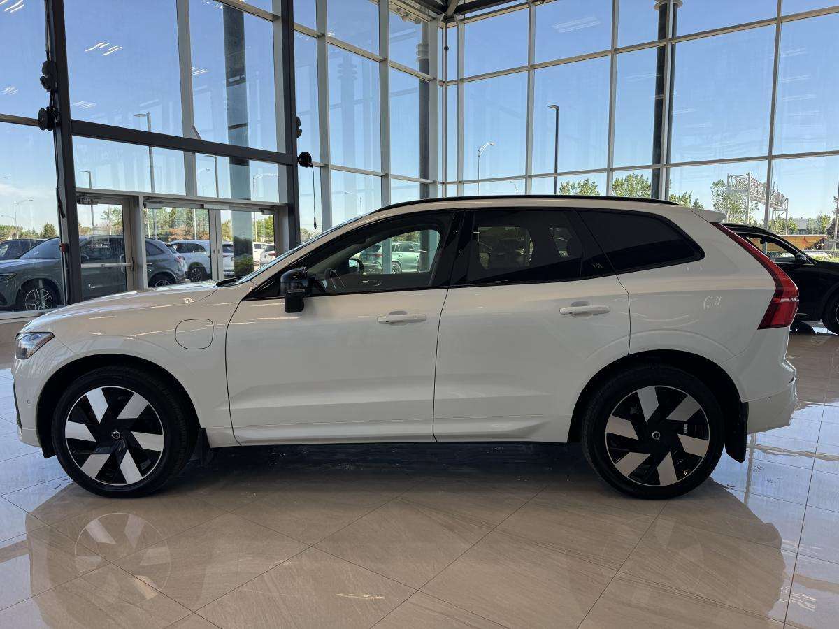 2024 Volvo XC60 T8 PHEV AWD PLUS DARK THEME TOIT PANORAMIQUE CUIR alt 4