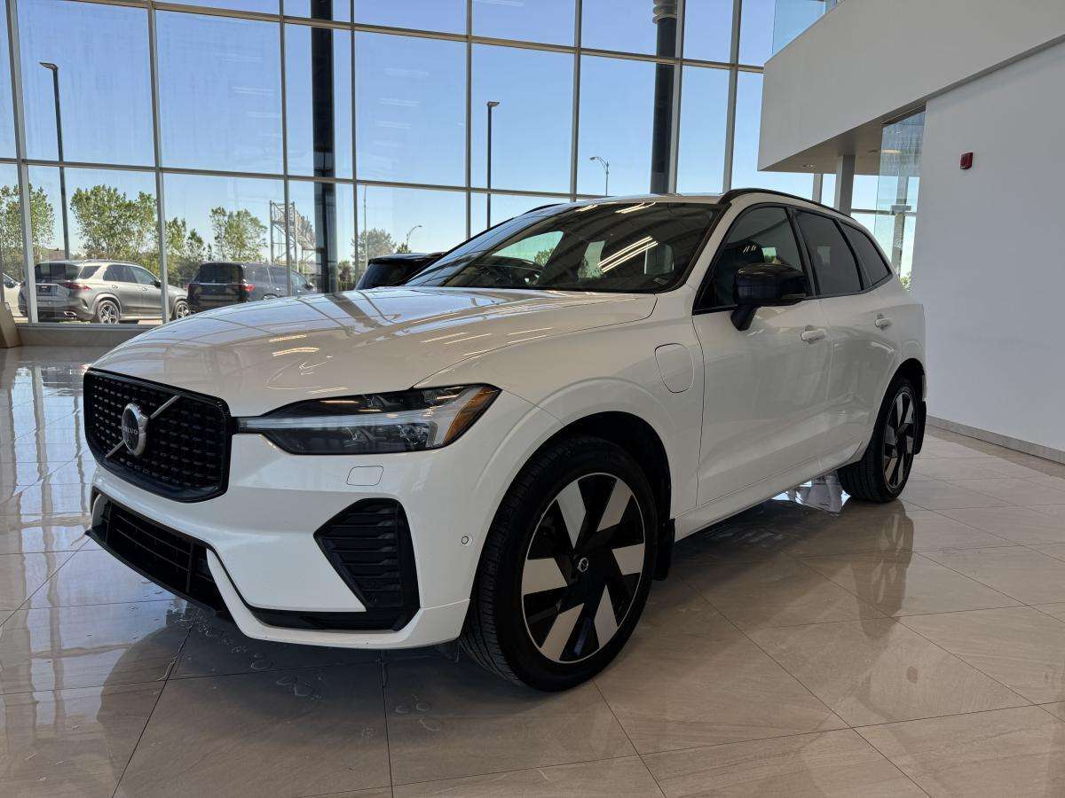 2024 Volvo XC60 T8 PHEV AWD PLUS DARK THEME TOIT PANORAMIQUE CUIR alt 3