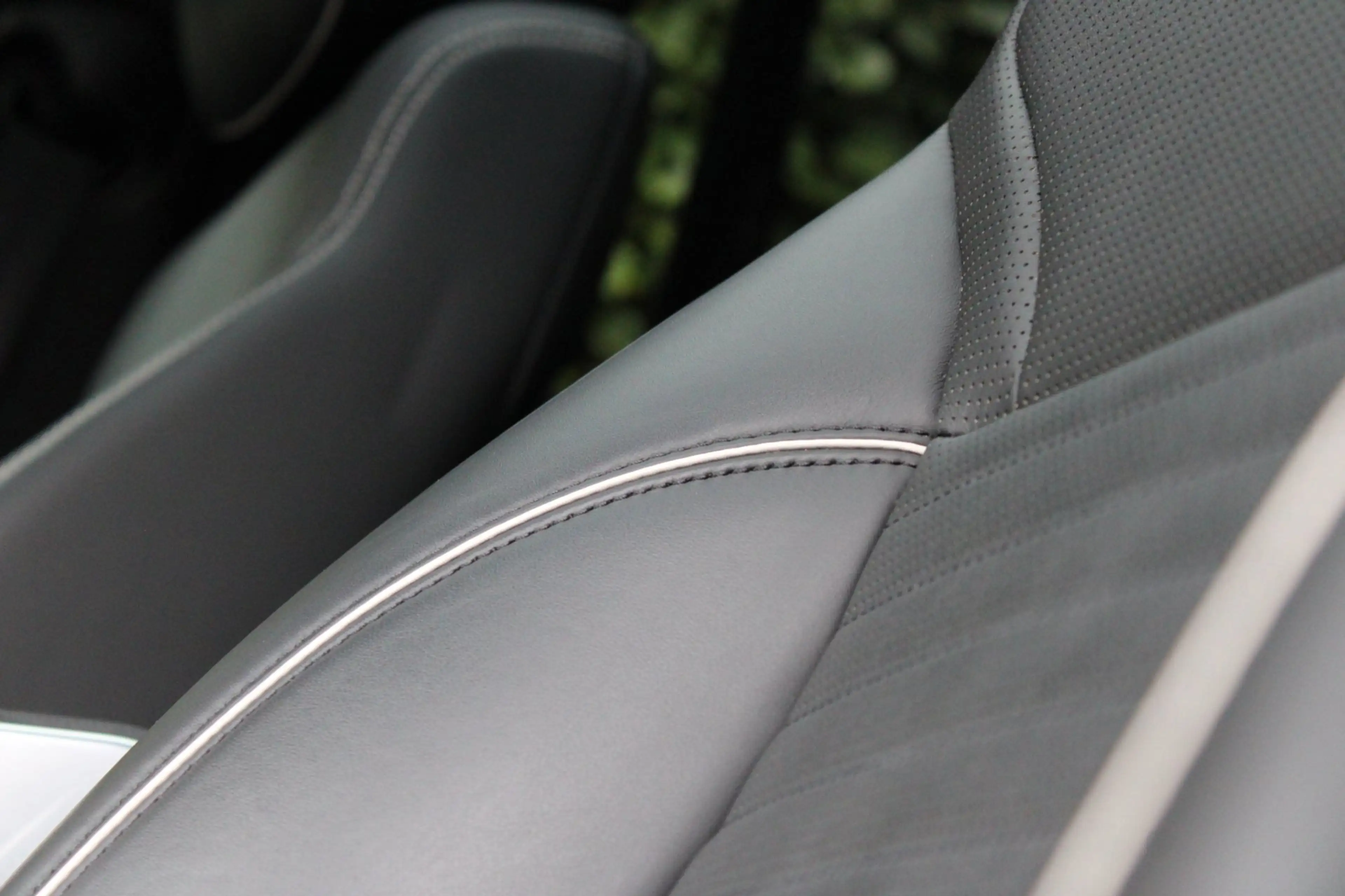 Land Rover Discovery 3.0 D300 R-Dynamic HSE | Full options | Grijs kent — photo 27