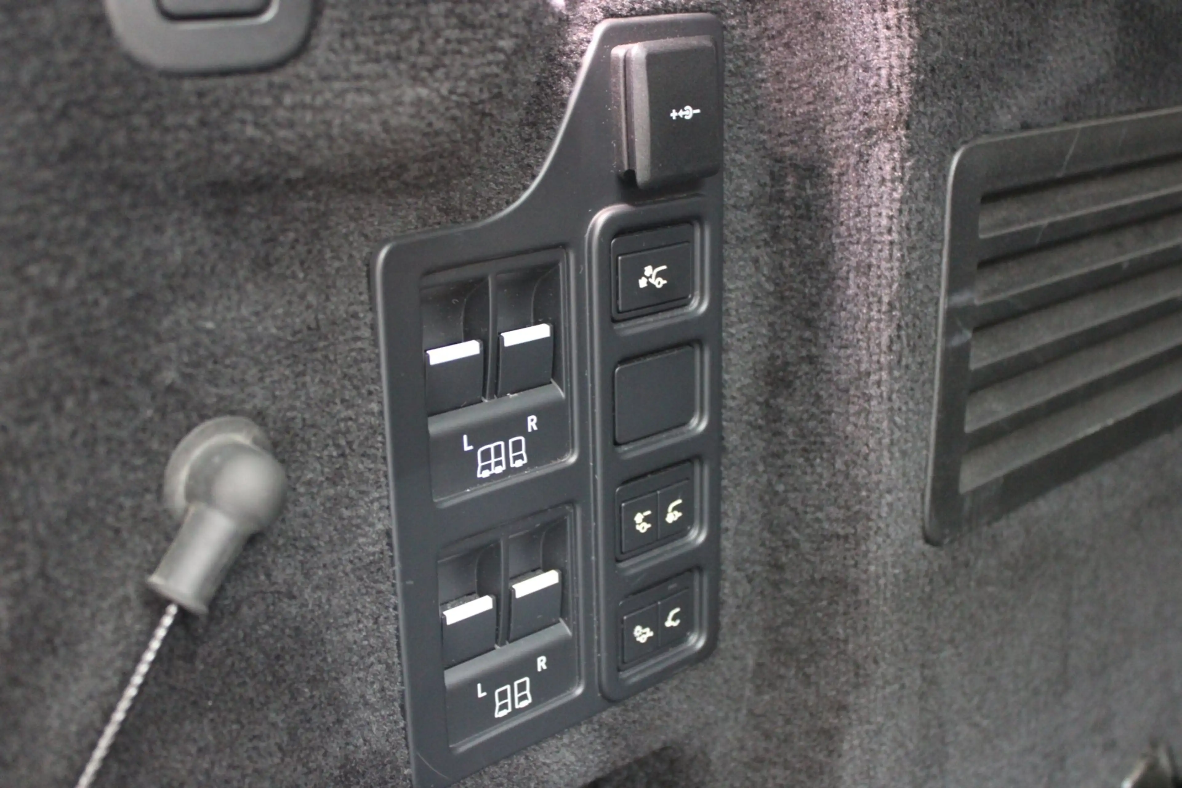 Land Rover Discovery 3.0 D300 R-Dynamic HSE | Full options | Grijs kent — photo 30