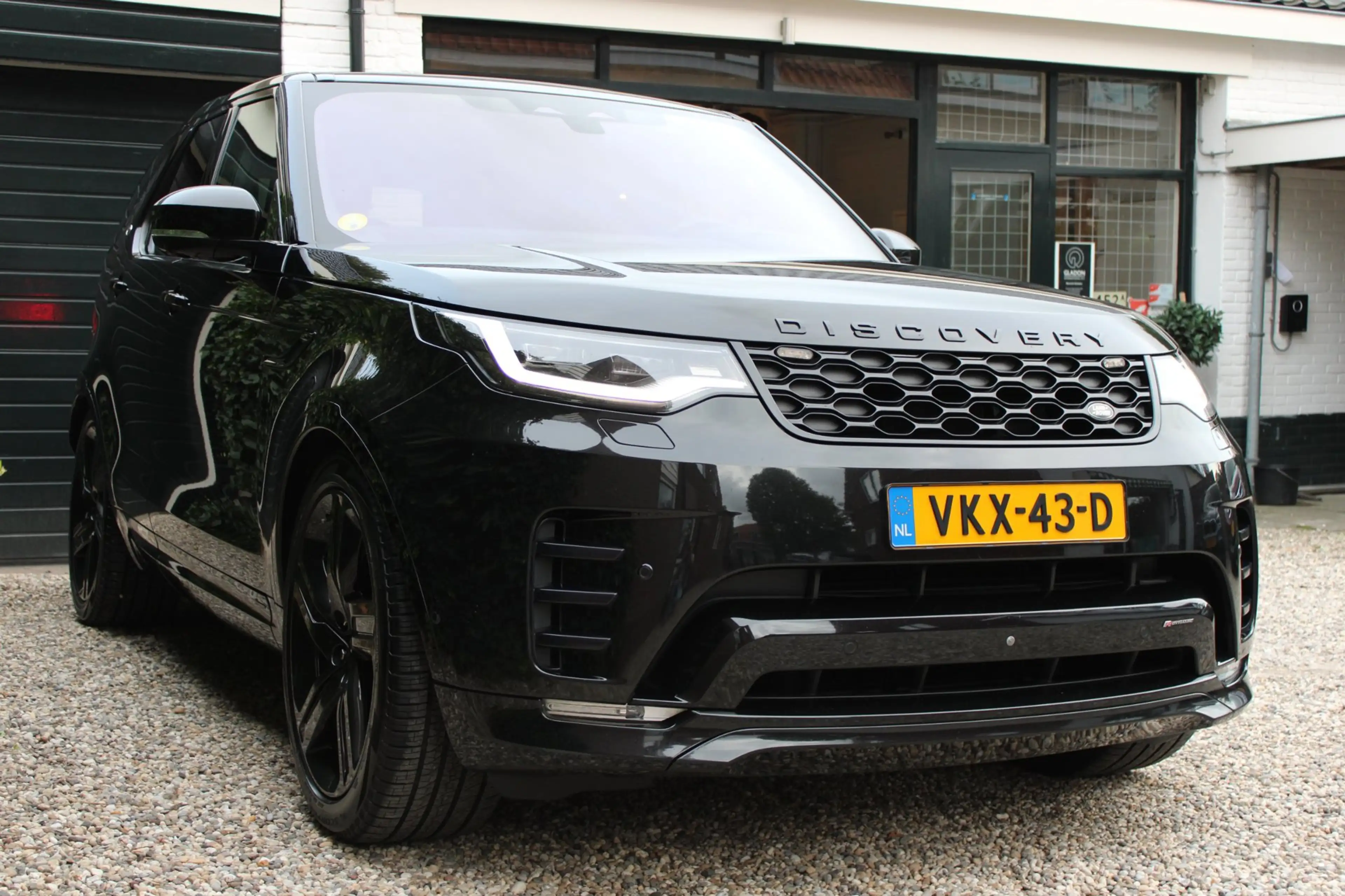 Land Rover Discovery 3.0 D300 R-Dynamic HSE | Full options | Grijs kent — photo 3