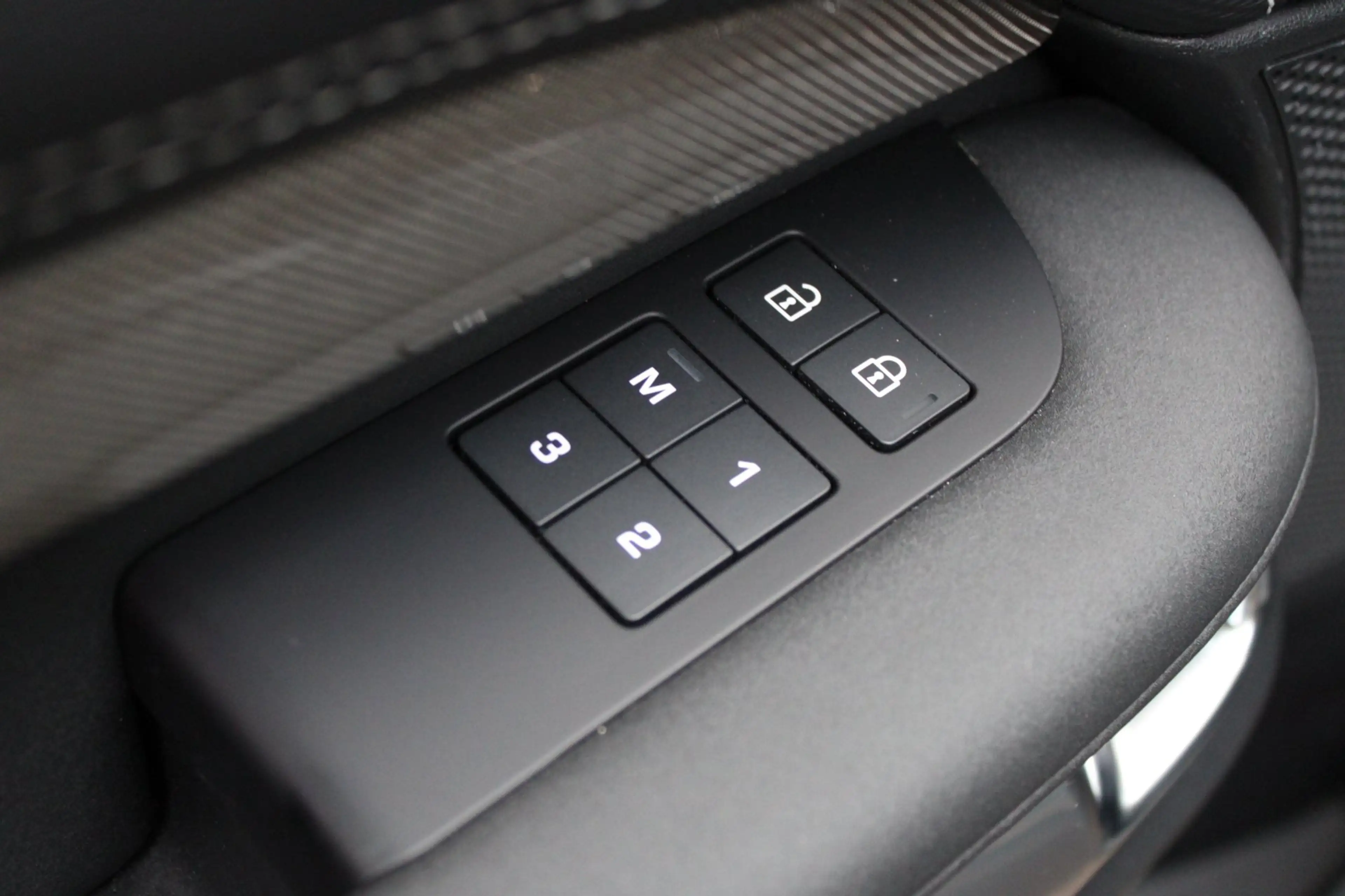 Land Rover Discovery 3.0 D300 R-Dynamic HSE | Full options | Grijs kent — photo 24