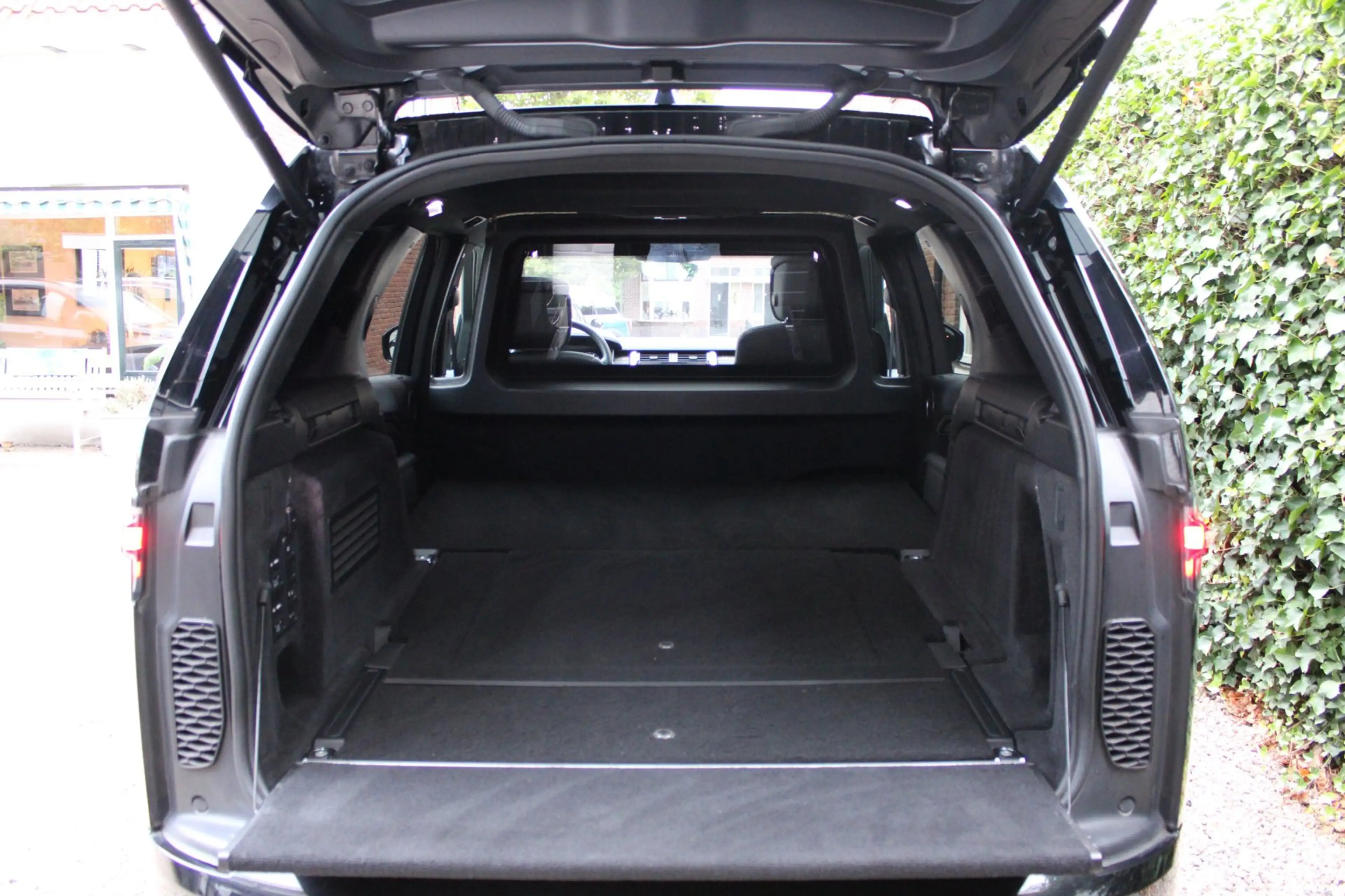 Land Rover Discovery 3.0 D300 R-Dynamic HSE | Full options | Grijs kent — photo 31