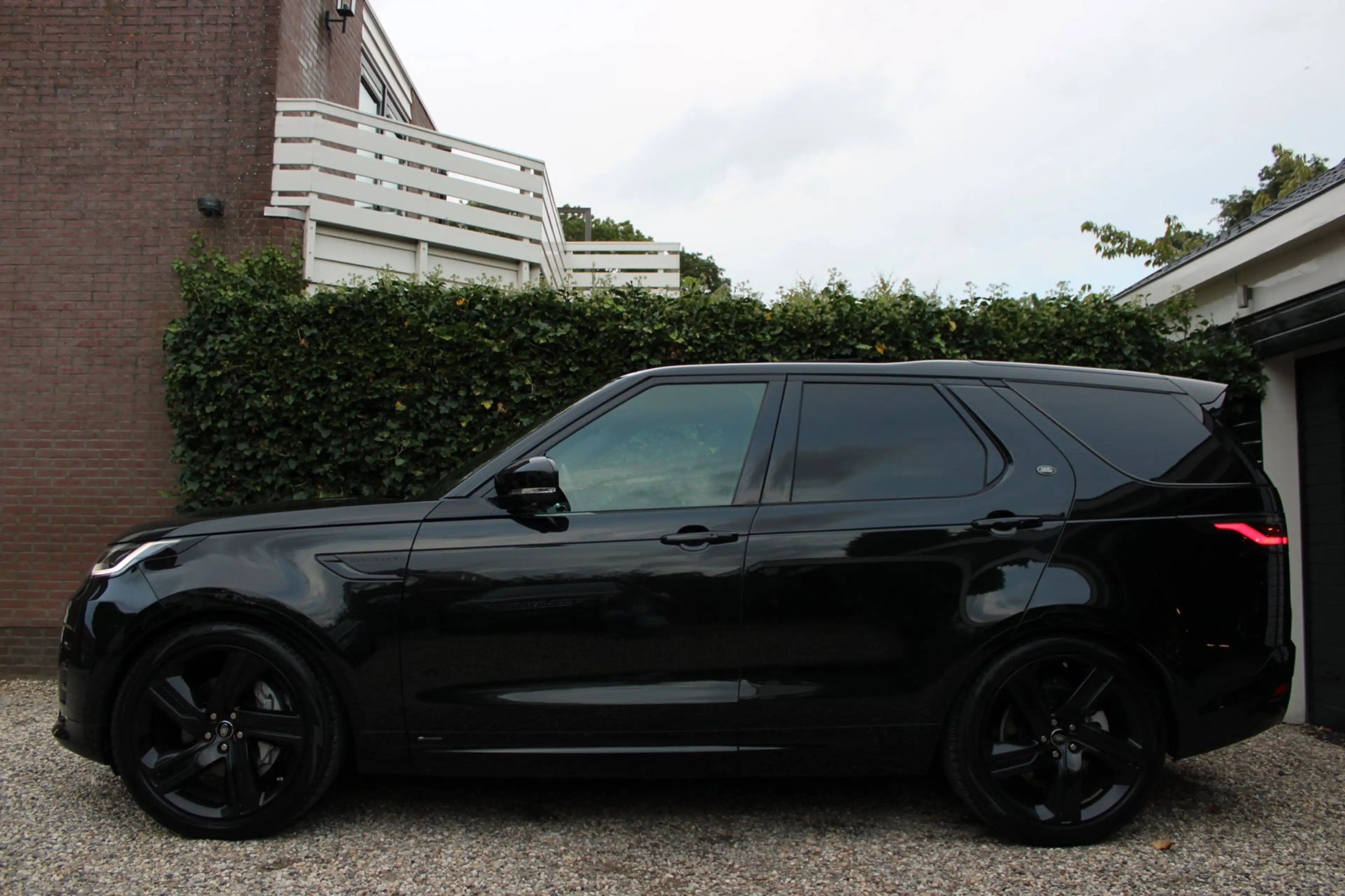 Land Rover Discovery 3.0 D300 R-Dynamic HSE | Full options | Grijs kent — photo 43