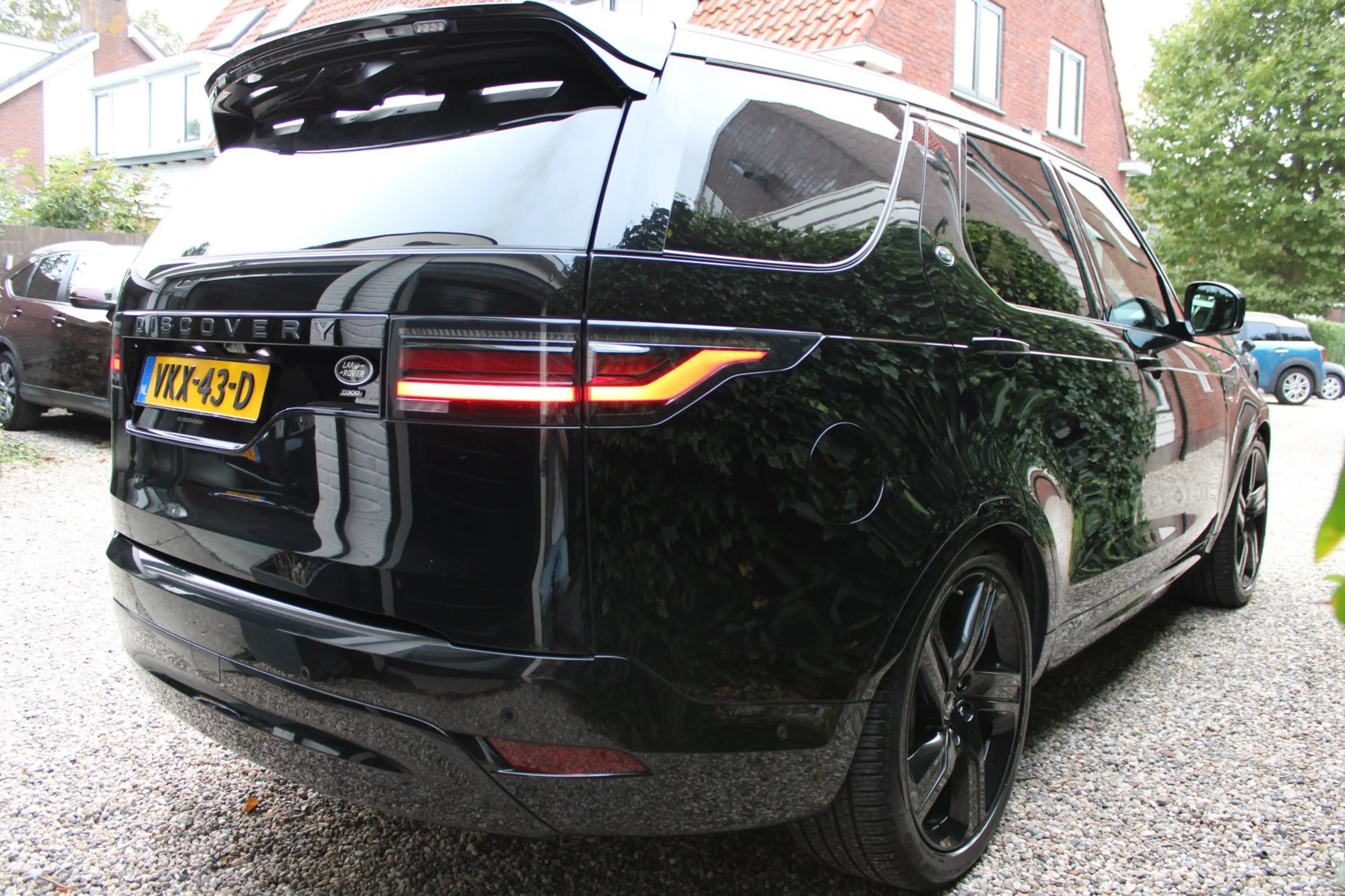 Land Rover Discovery 3.0 D300 R-Dynamic HSE | Full options | Grijs kent — photo 4