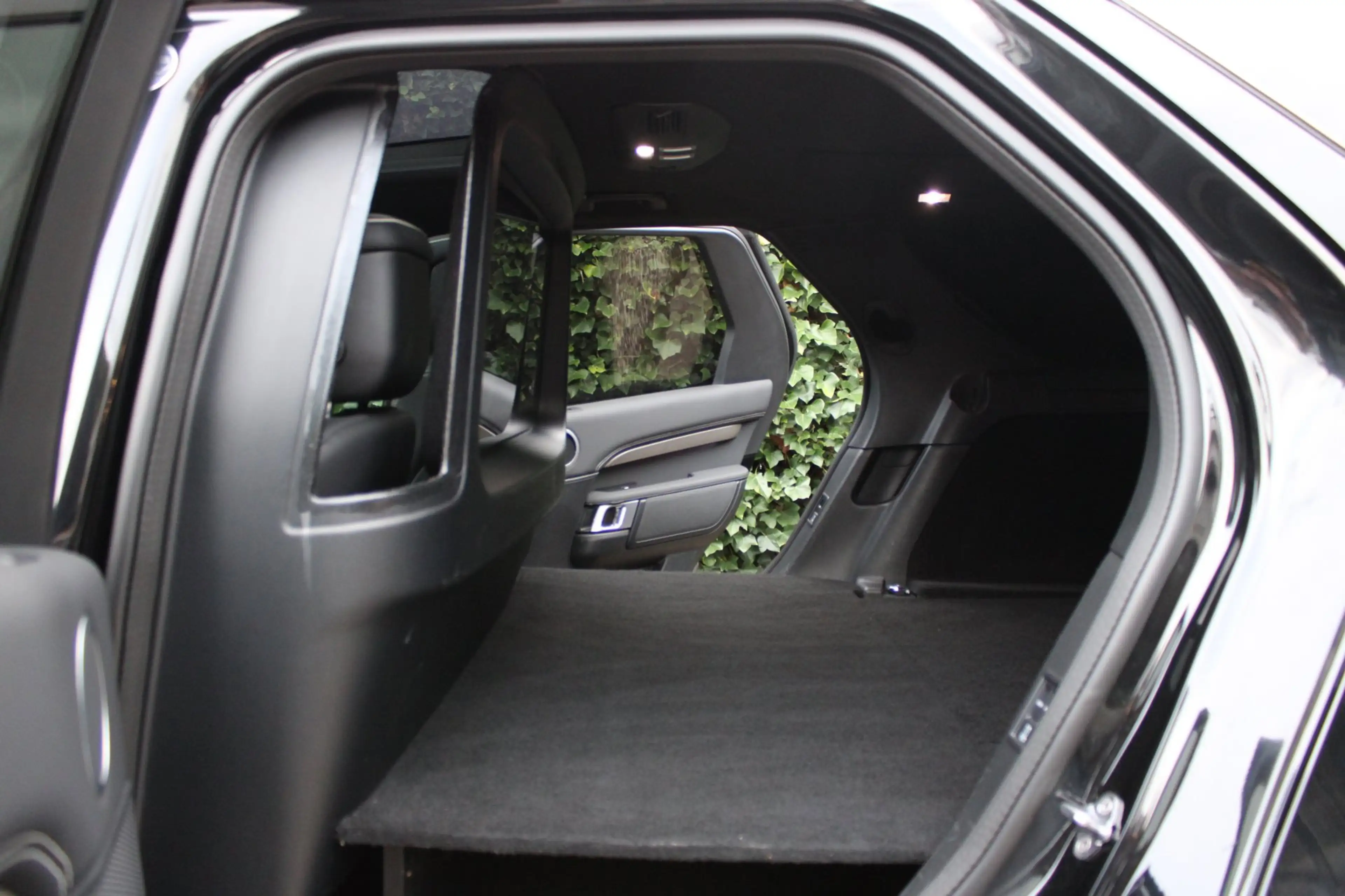 Land Rover Discovery 3.0 D300 R-Dynamic HSE | Full options | Grijs kent — photo 33