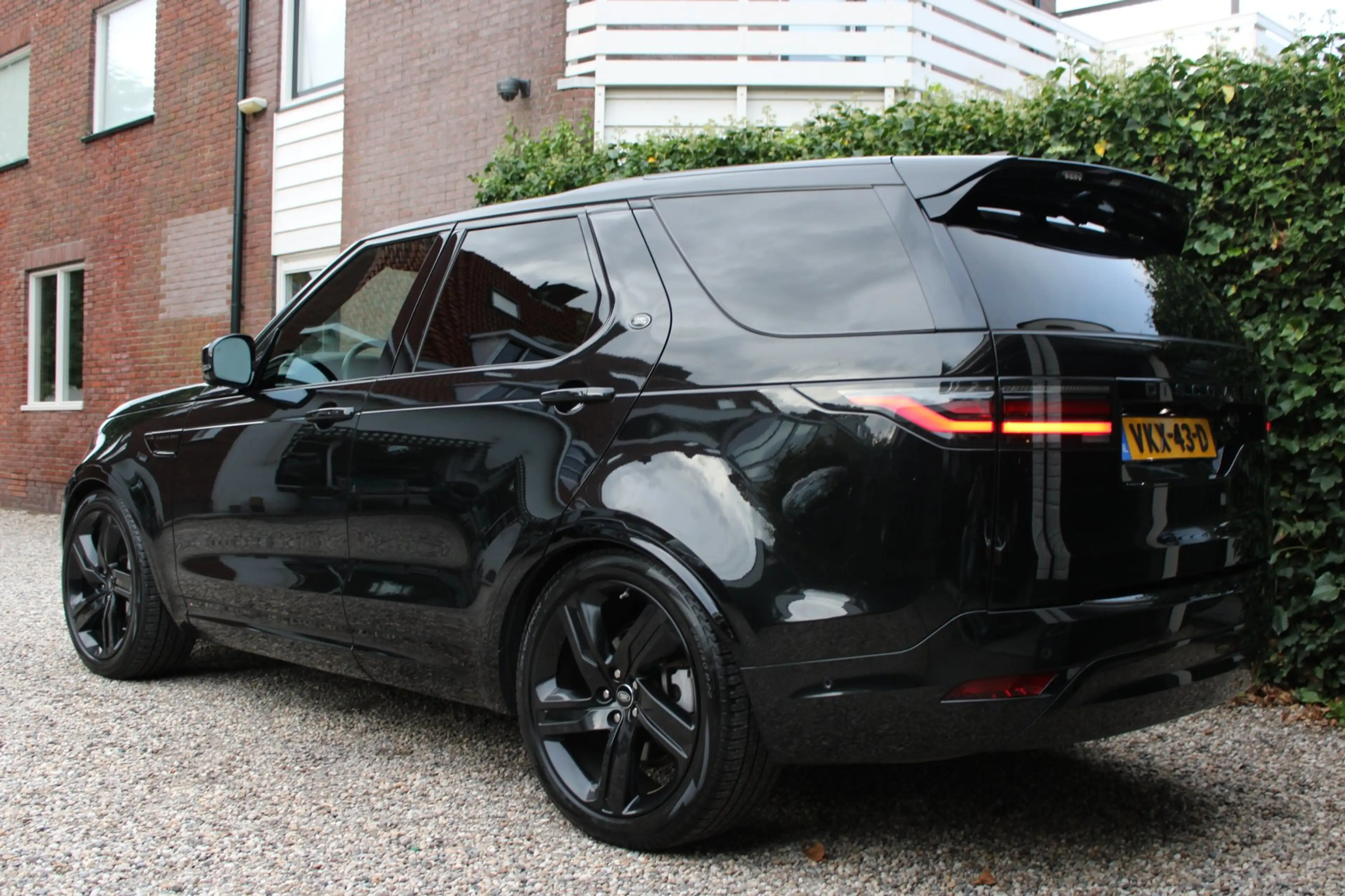 Land Rover Discovery 3.0 D300 R-Dynamic HSE | Full options | Grijs kent — photo 2
