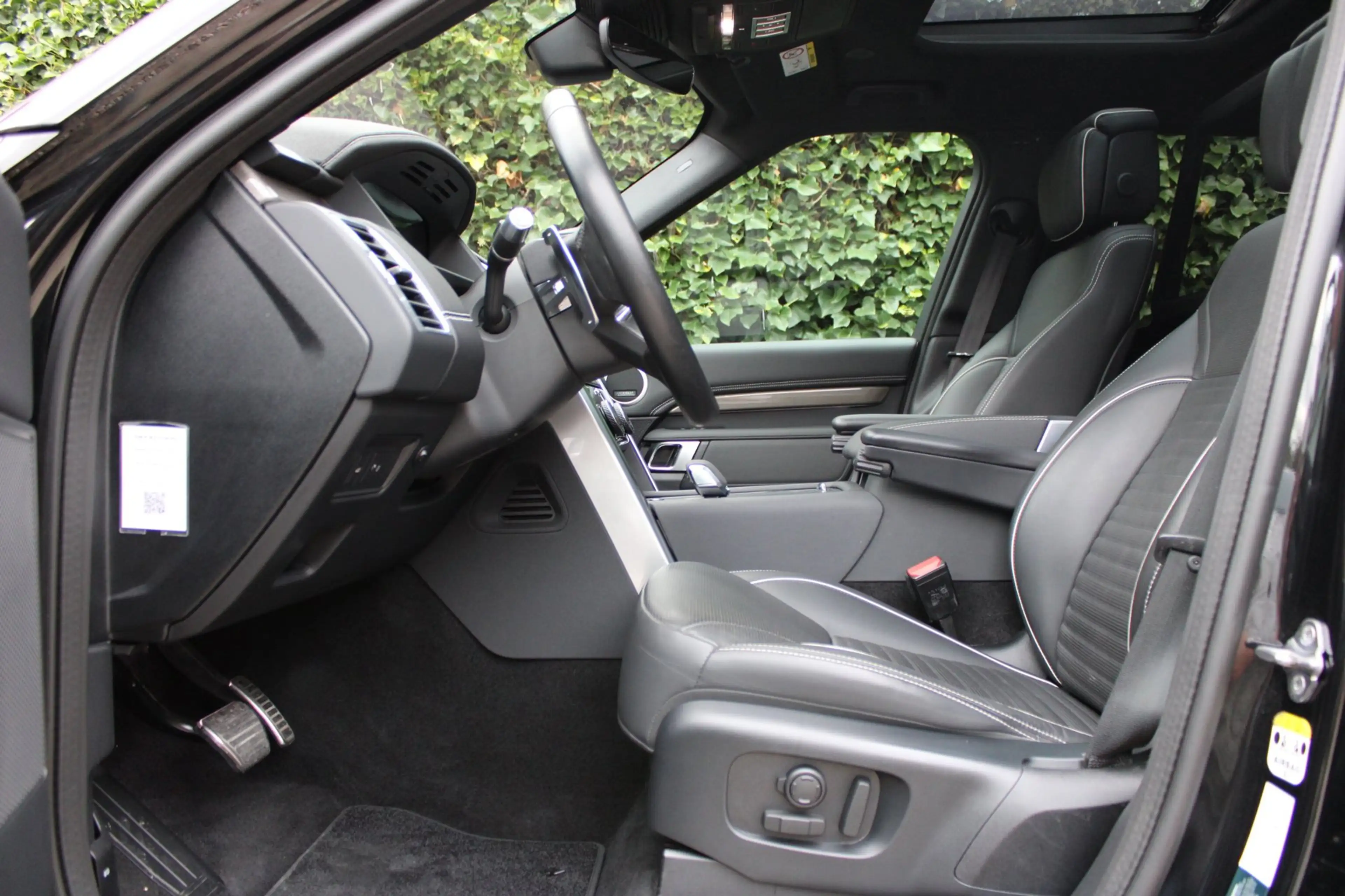Land Rover Discovery 3.0 D300 R-Dynamic HSE | Full options | Grijs kent — photo 28