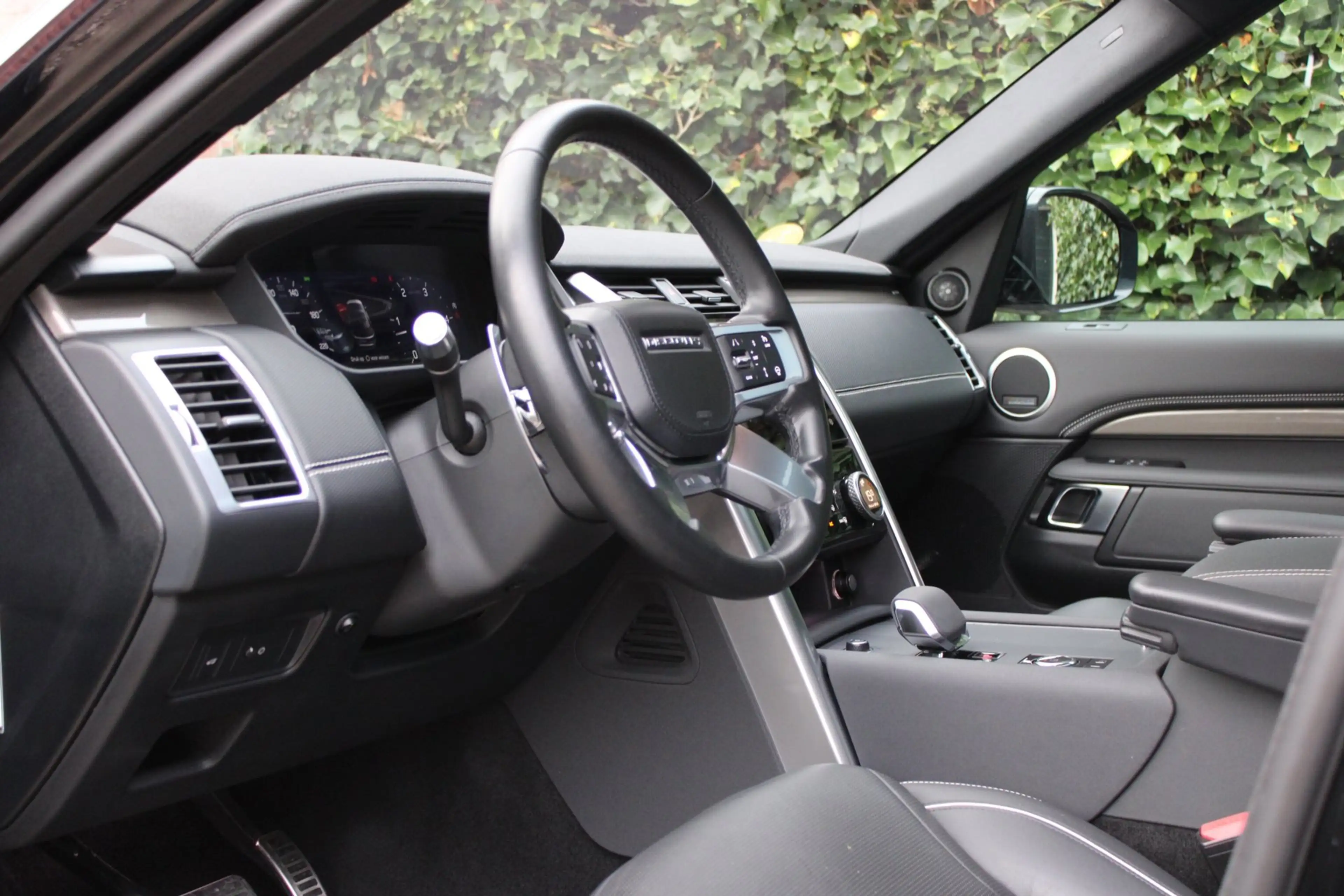 Land Rover Discovery 3.0 D300 R-Dynamic HSE | Full options | Grijs kent — photo 5