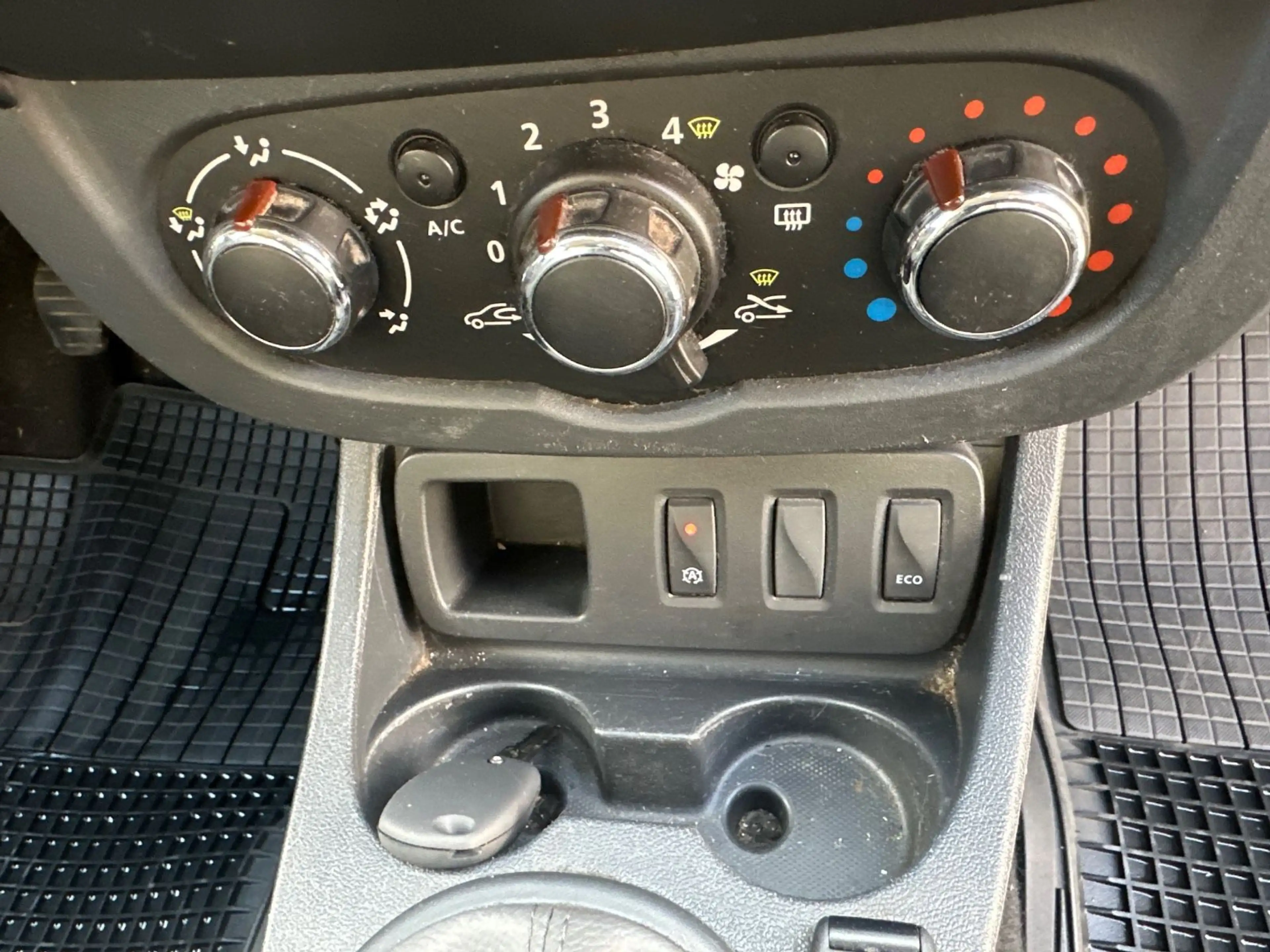 Dacia Duster I Prestige 4x2*Navi*Kamera*Sitzheizung — photo 15