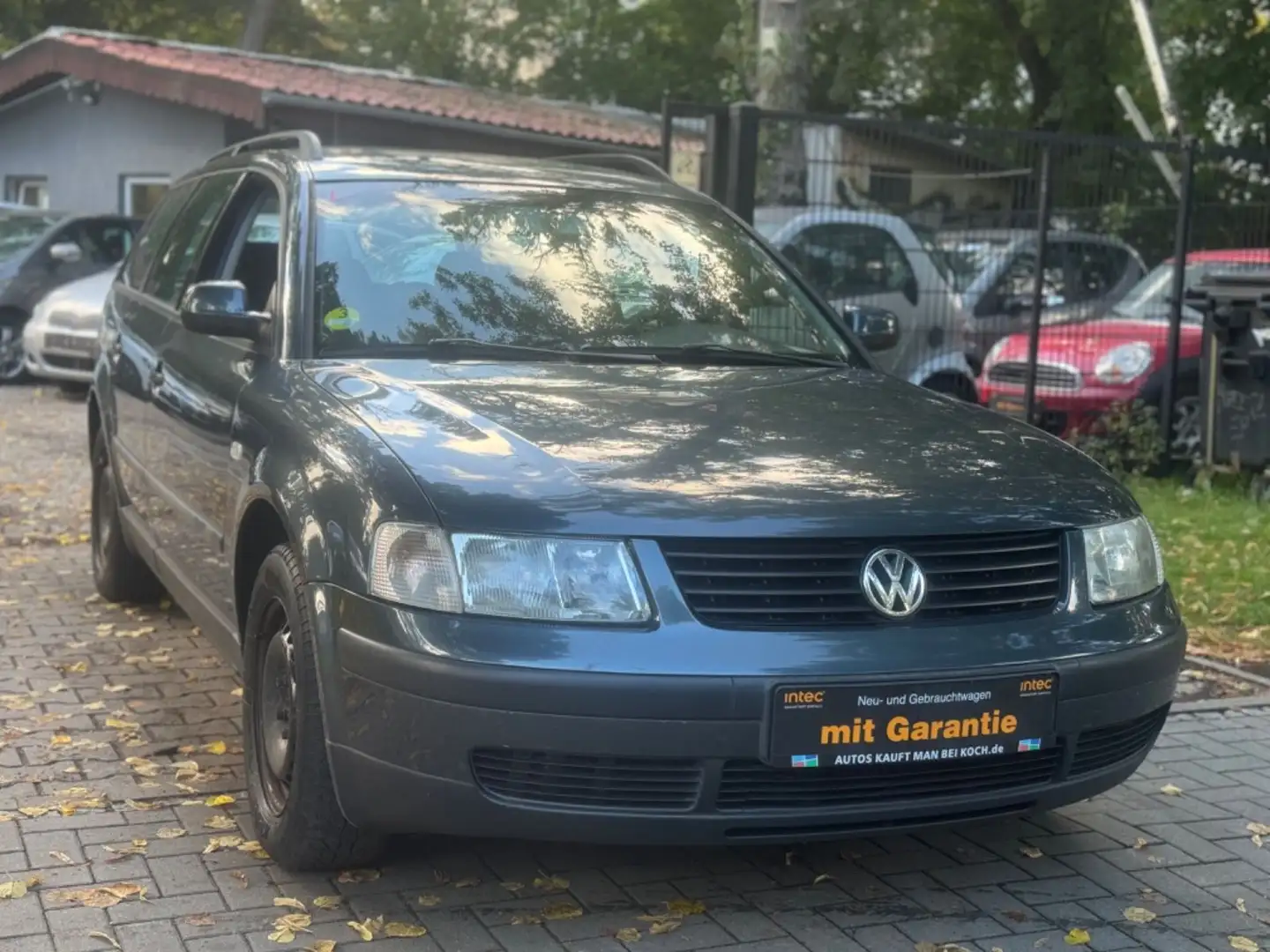 Volkswagen Passat 1,9 TDI Tüv&Service Neu,AHK,Klima Grau - 2