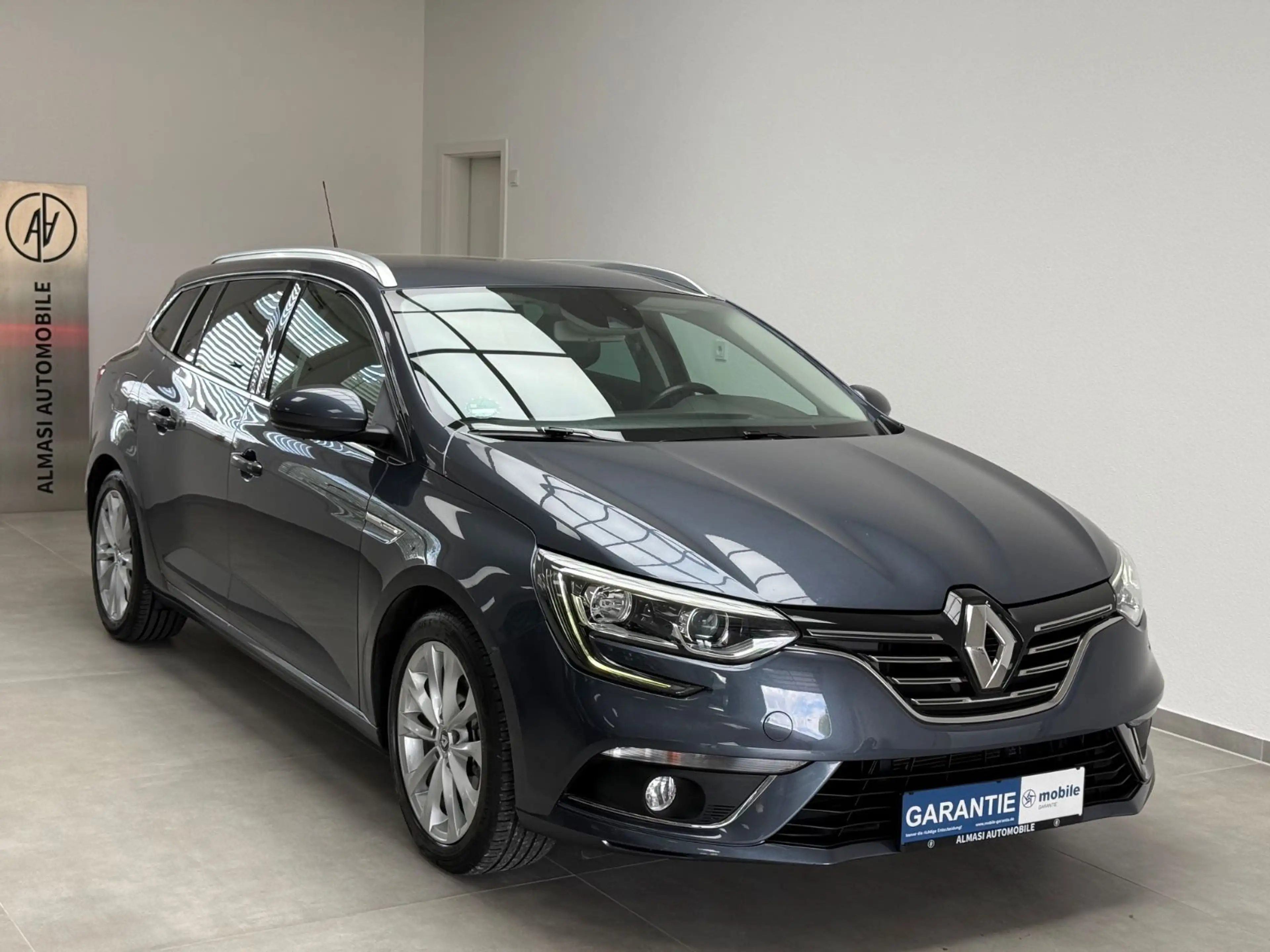Renault Megane IV Grandtour Intens | LED | AHK | 8 Räder
