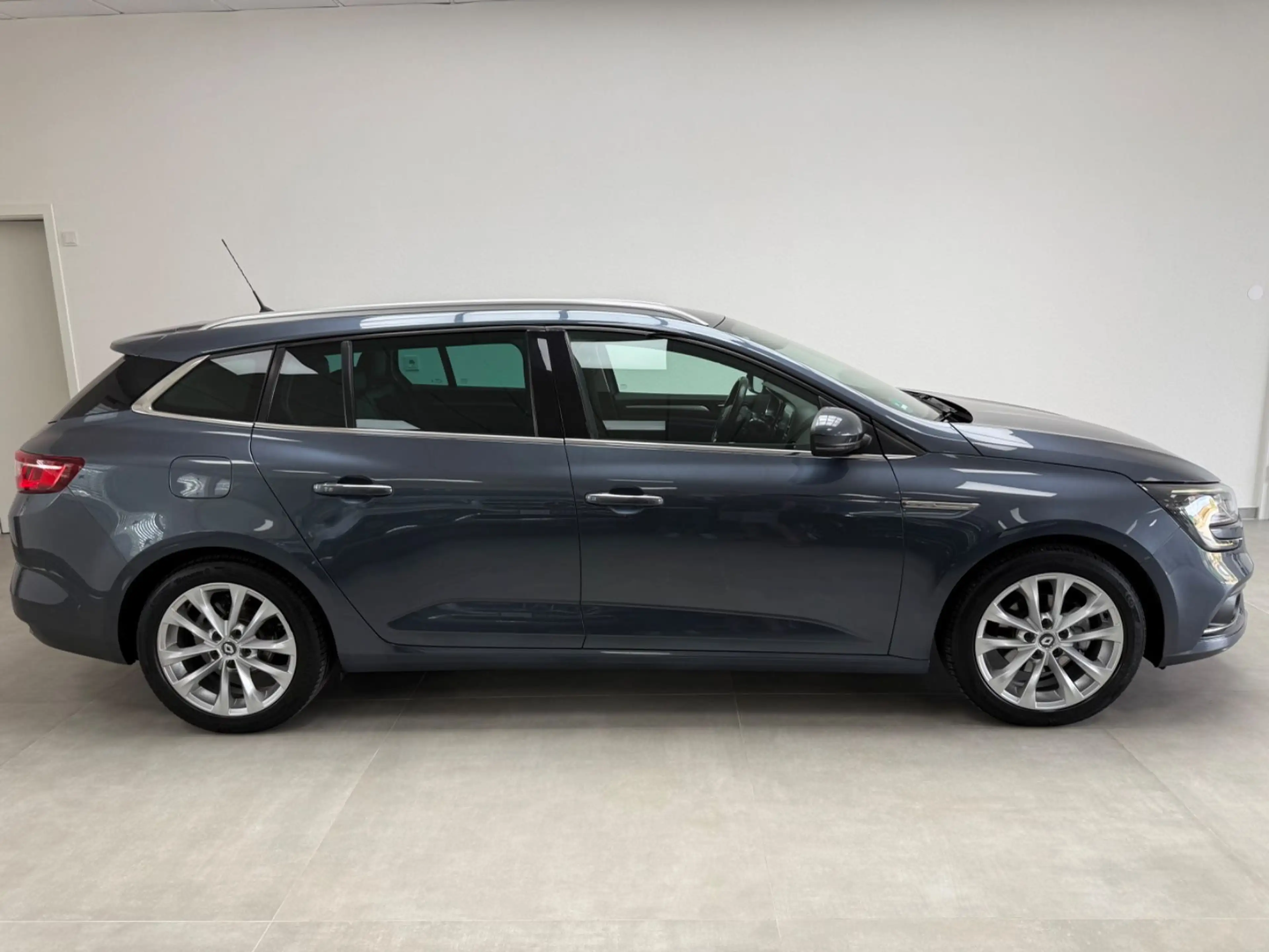 Renault Megane IV Grandtour Intens | LED | AHK | 8 Räder — photo 2