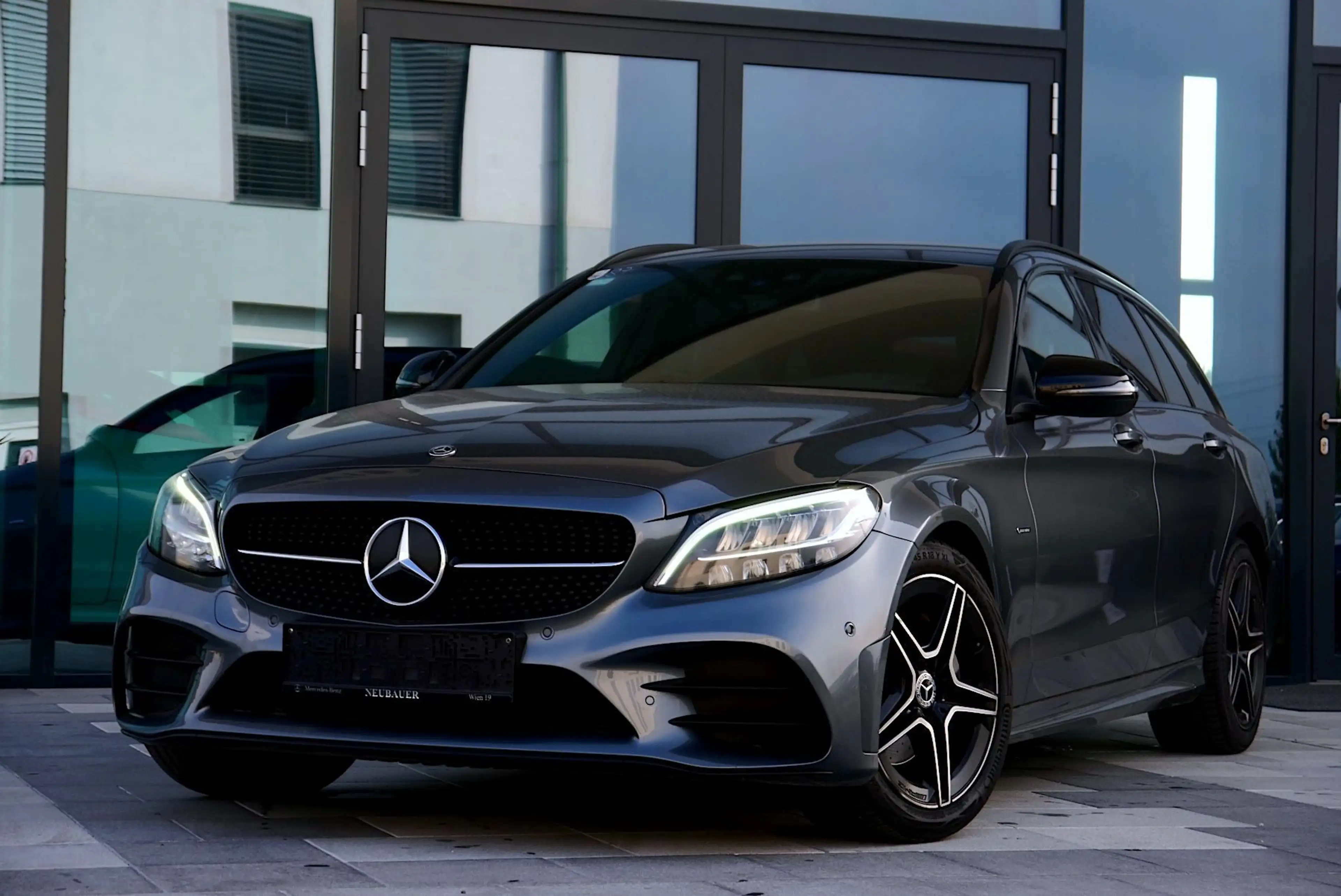Mercedes-Benz C 220 d AMG Line Aut. * Premium Plus & Night Edition* — photo 2