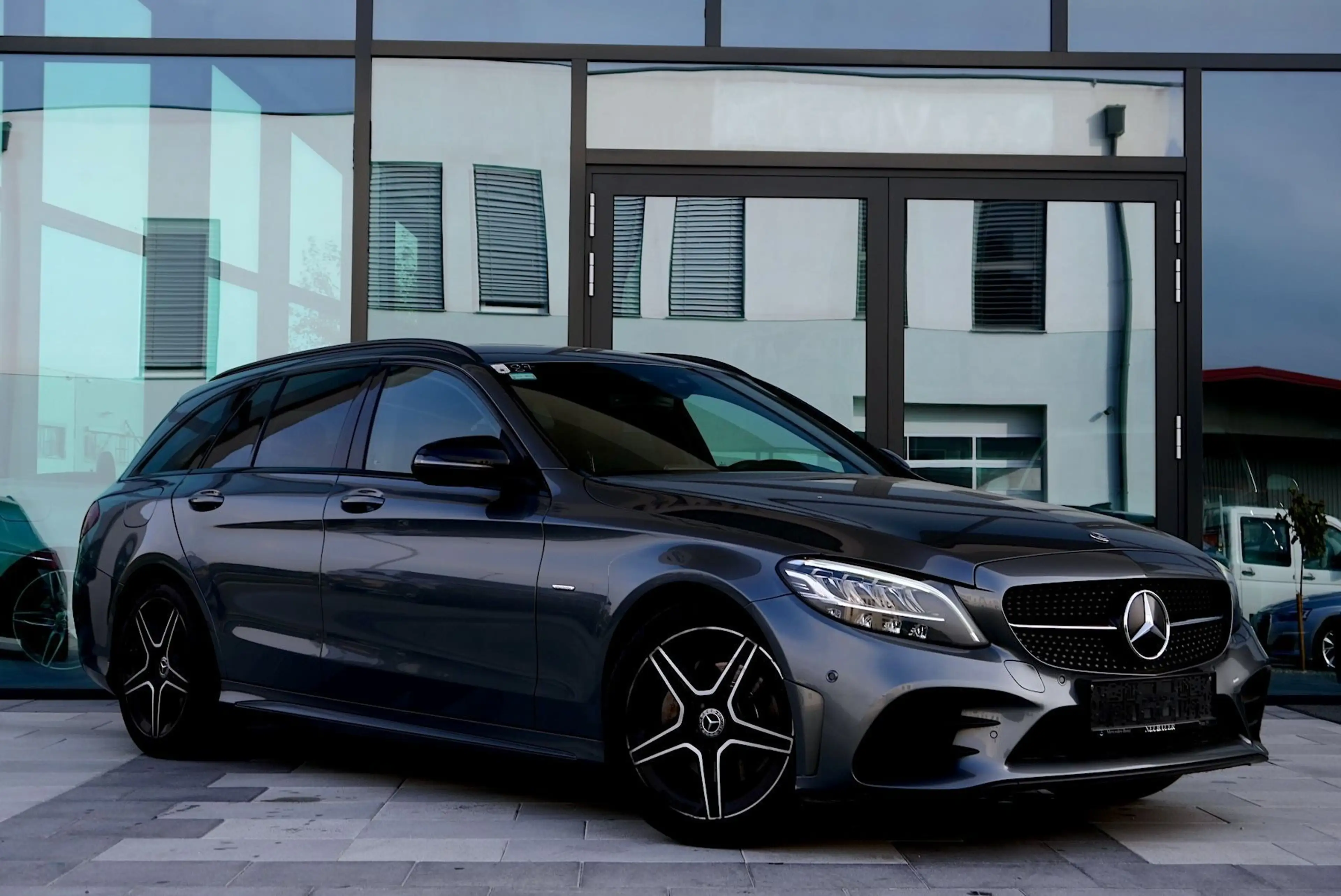 Mercedes-Benz C 220 d AMG Line Aut. * Premium Plus & Night Edition* — photo 4