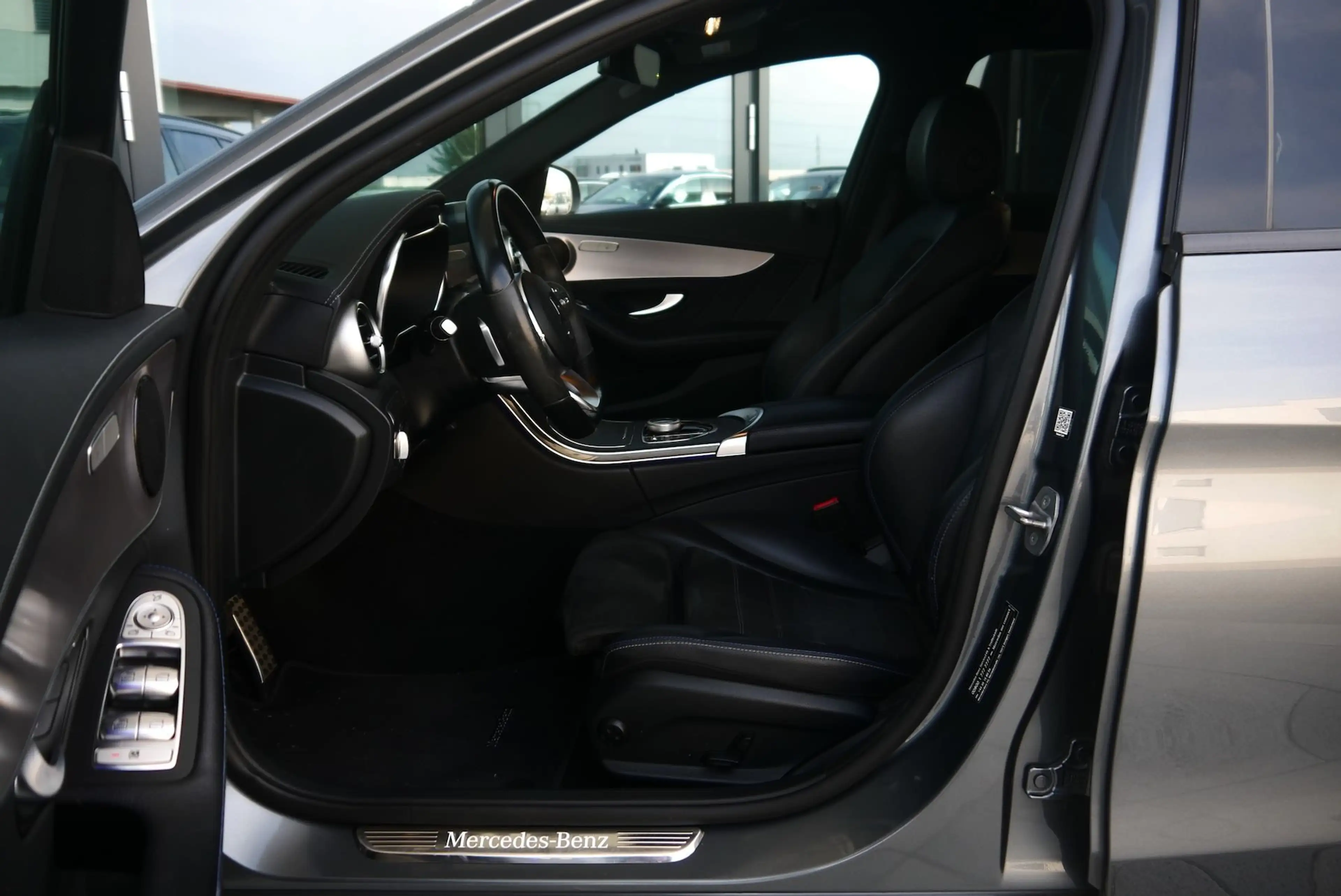 Mercedes-Benz C 220 d AMG Line Aut. * Premium Plus & Night Edition* — photo 12
