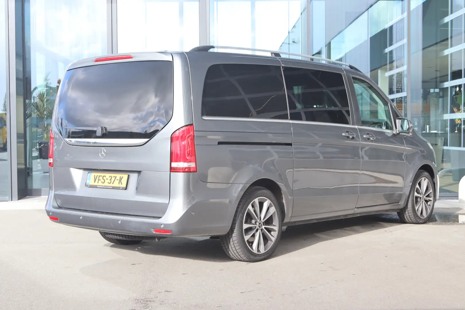 Mercedes-Benz V 220 220d Aut. Dub. Cab. Avantgarde |NAVI/CLIMA/LEDER | Gris - 2