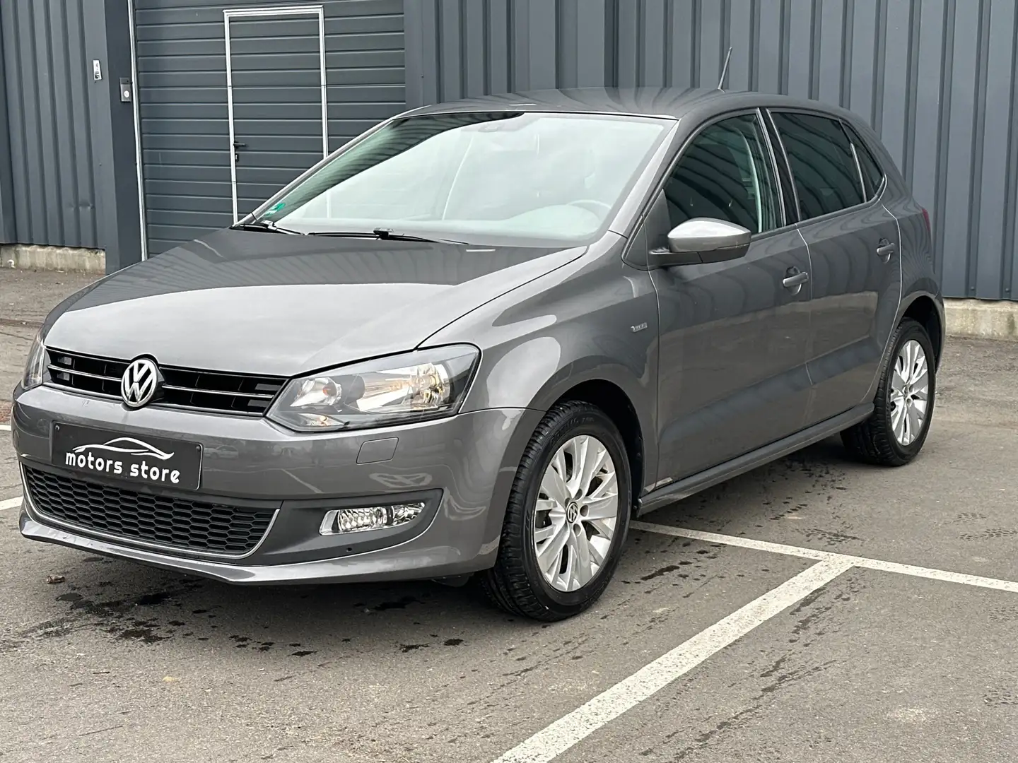 Volkswagen Polo 1.2i life Edition//53000 km//garantie 12 mois Gris - 2