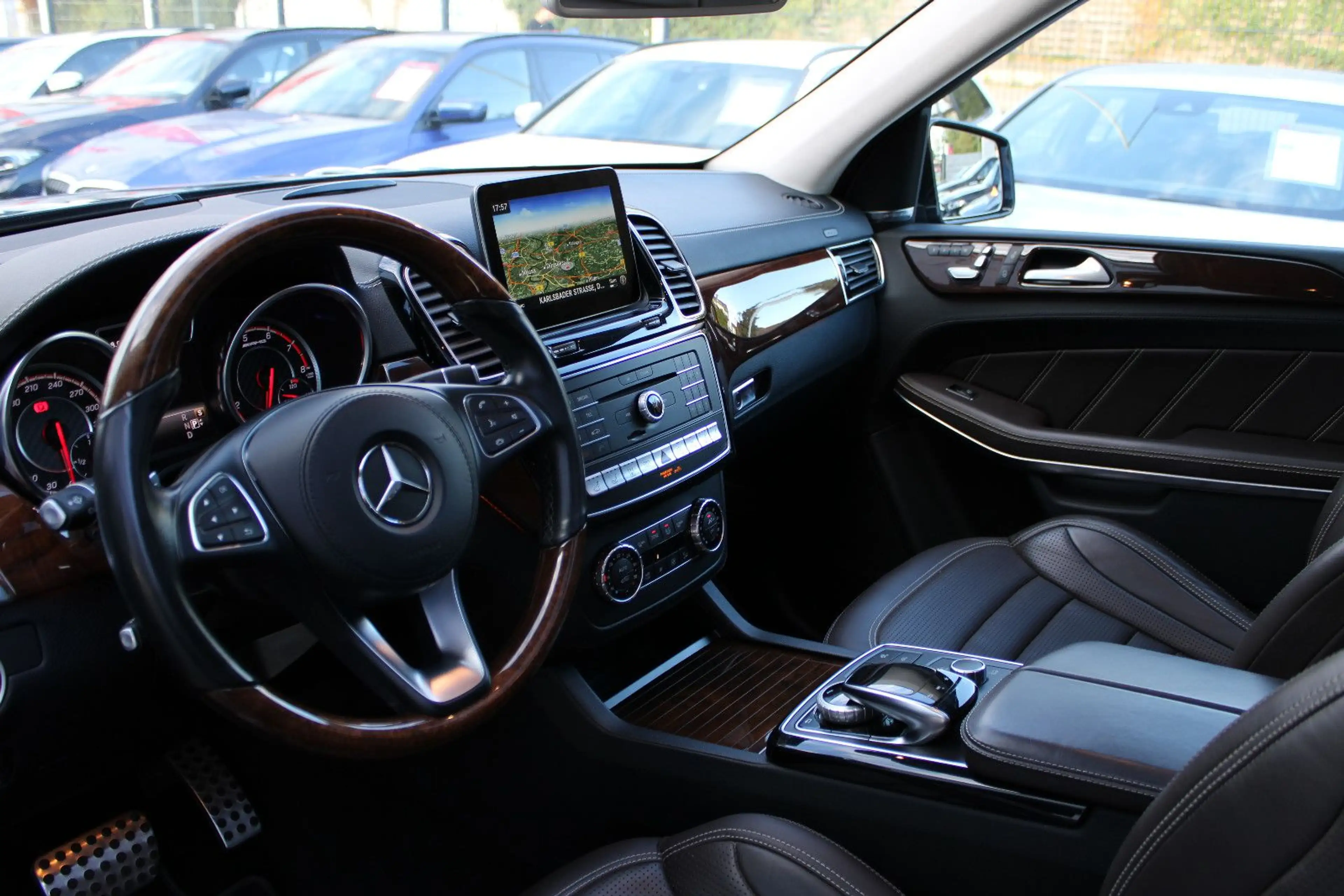 Mercedes-Benz GLS 63 AMG AMG 4M/7Sitz/Glasd/Distr/360°K/Standh/AHK — photo 13