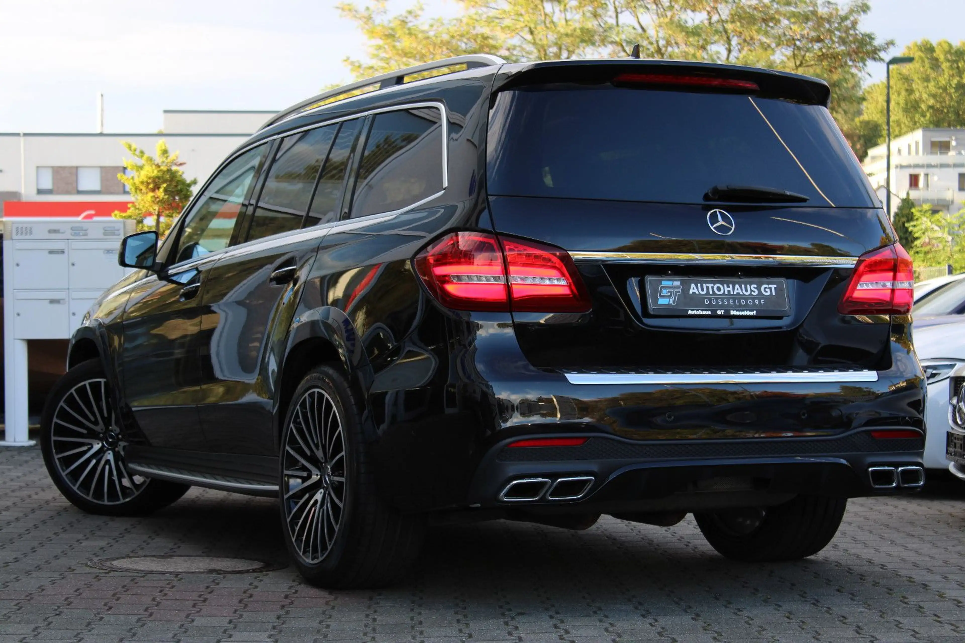 Mercedes-Benz GLS 63 AMG AMG 4M/7Sitz/Glasd/Distr/360°K/Standh/AHK — photo 2