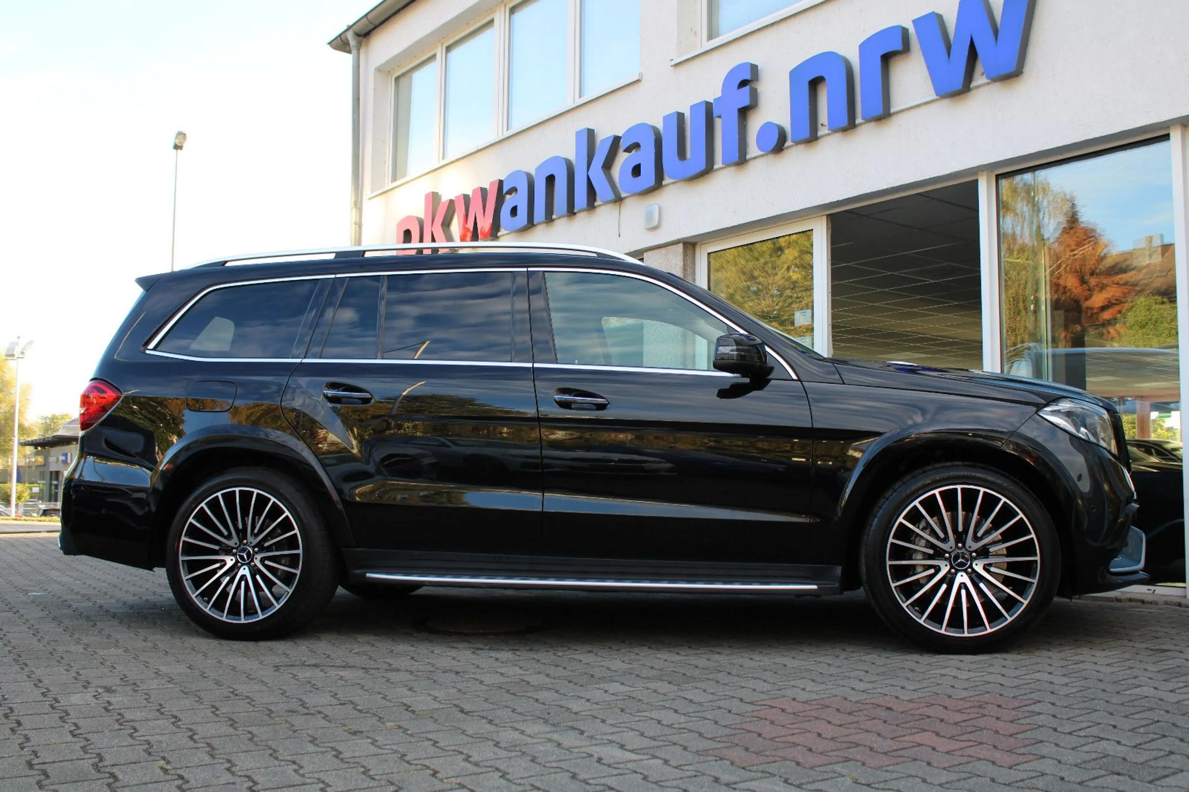 Mercedes-Benz GLS 63 AMG AMG 4M/7Sitz/Glasd/Distr/360°K/Standh/AHK — photo 9