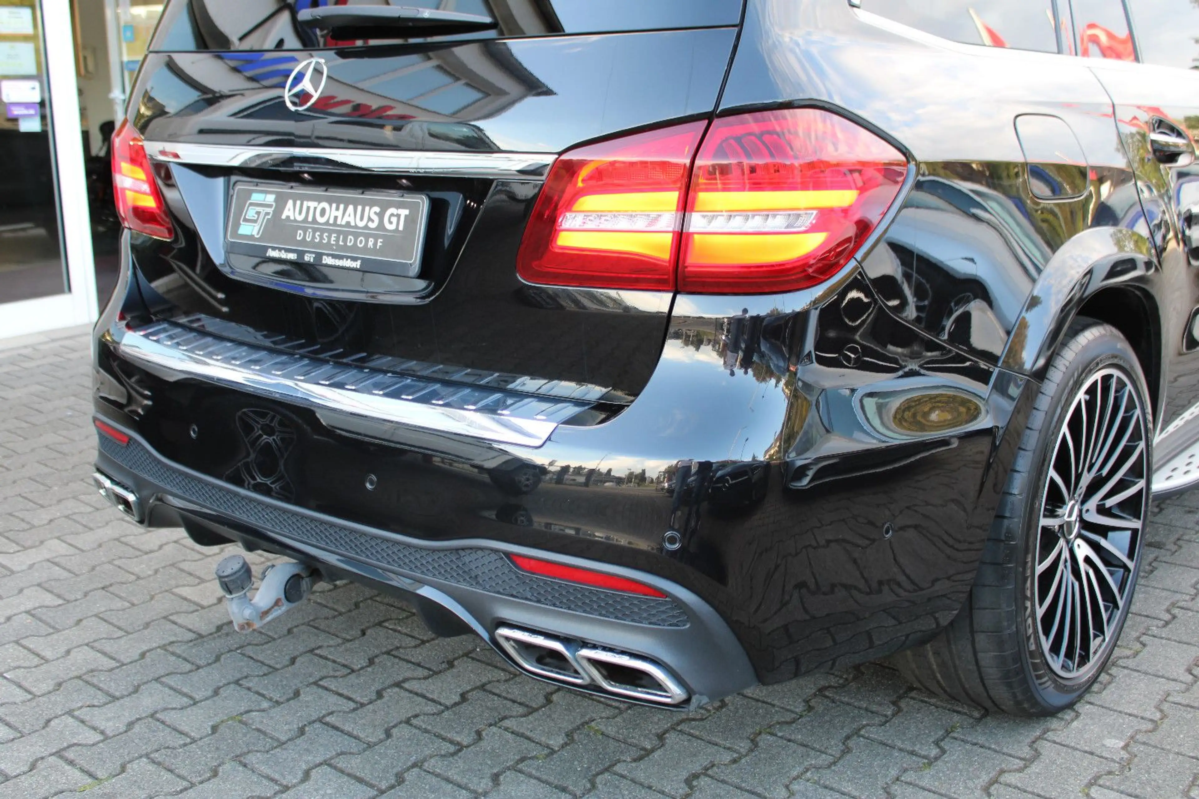 Mercedes-Benz GLS 63 AMG AMG 4M/7Sitz/Glasd/Distr/360°K/Standh/AHK — photo 12