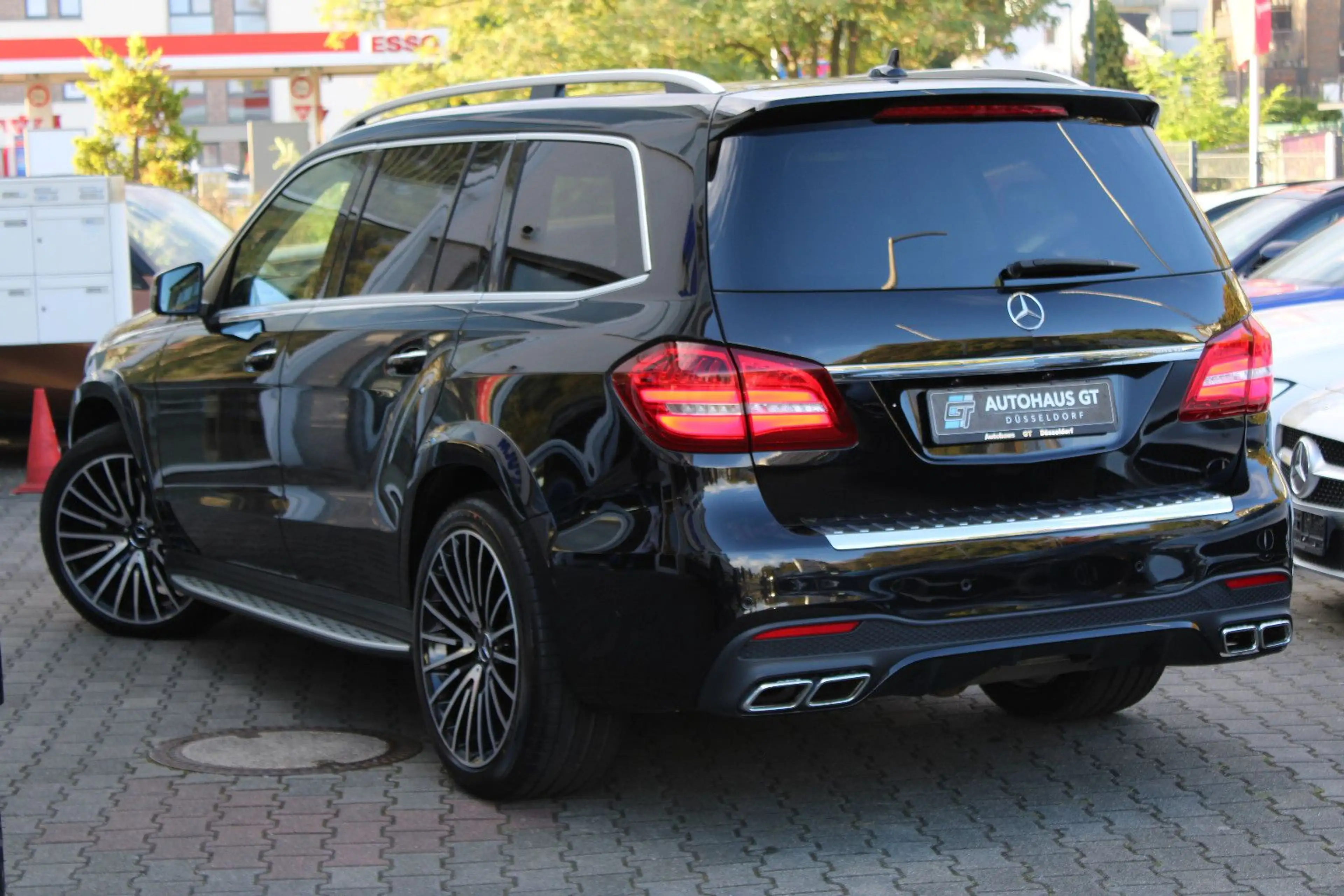 Mercedes-Benz GLS 63 AMG AMG 4M/7Sitz/Glasd/Distr/360°K/Standh/AHK — photo 4