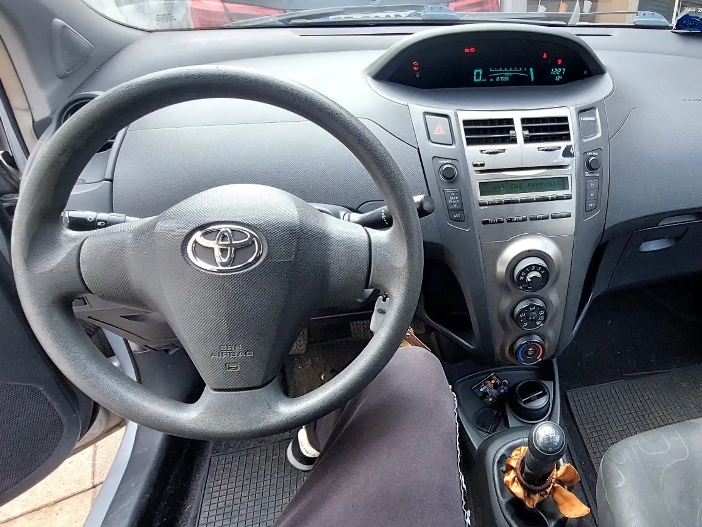 Toyota Yaris 5p 1.0 Now Argento - 2