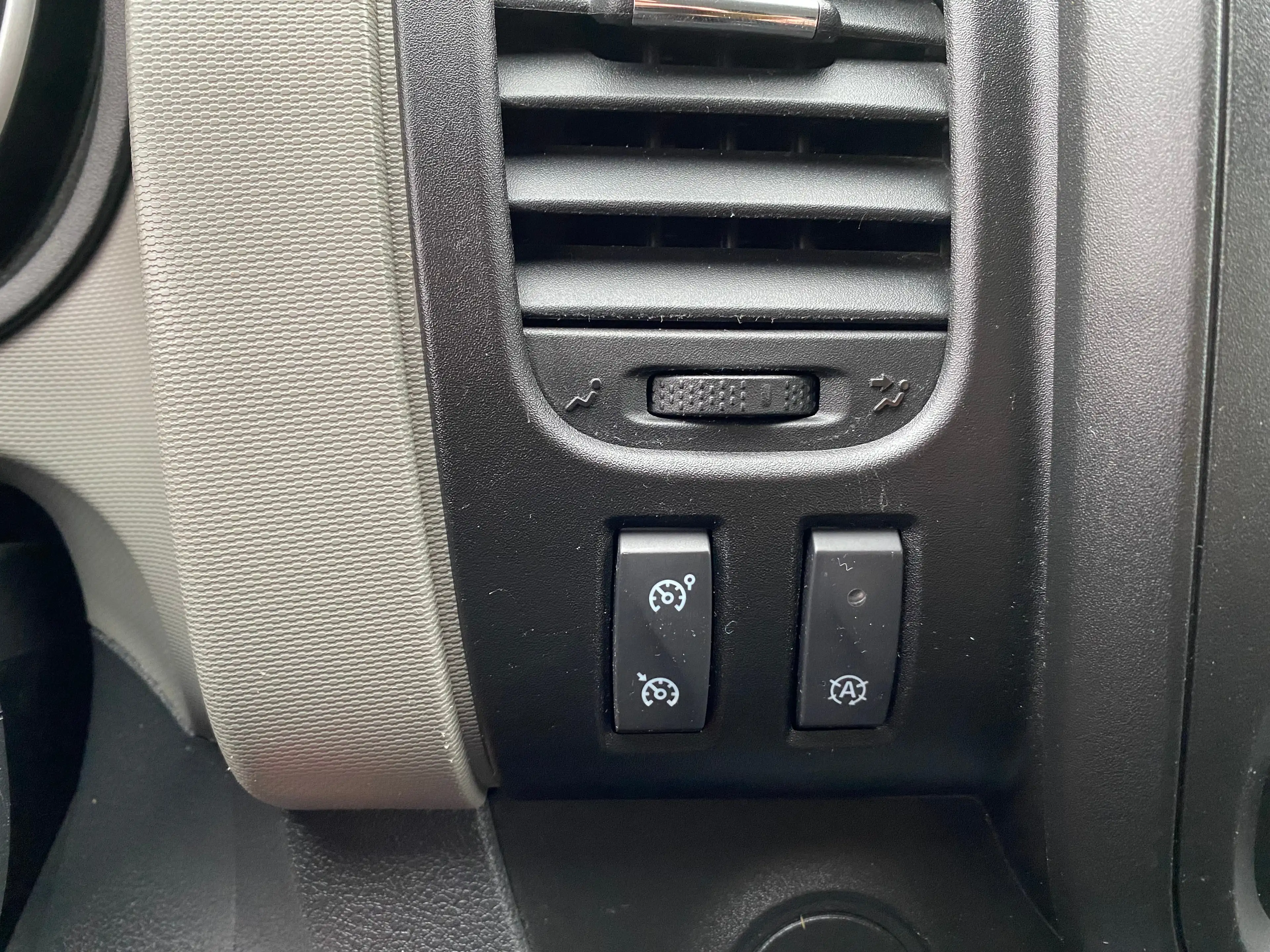 Nissan NV300 L2H1 2,7t*AHK*9Sitze*KLIMA*TEMPOMAT*TÜV neu — photo 23